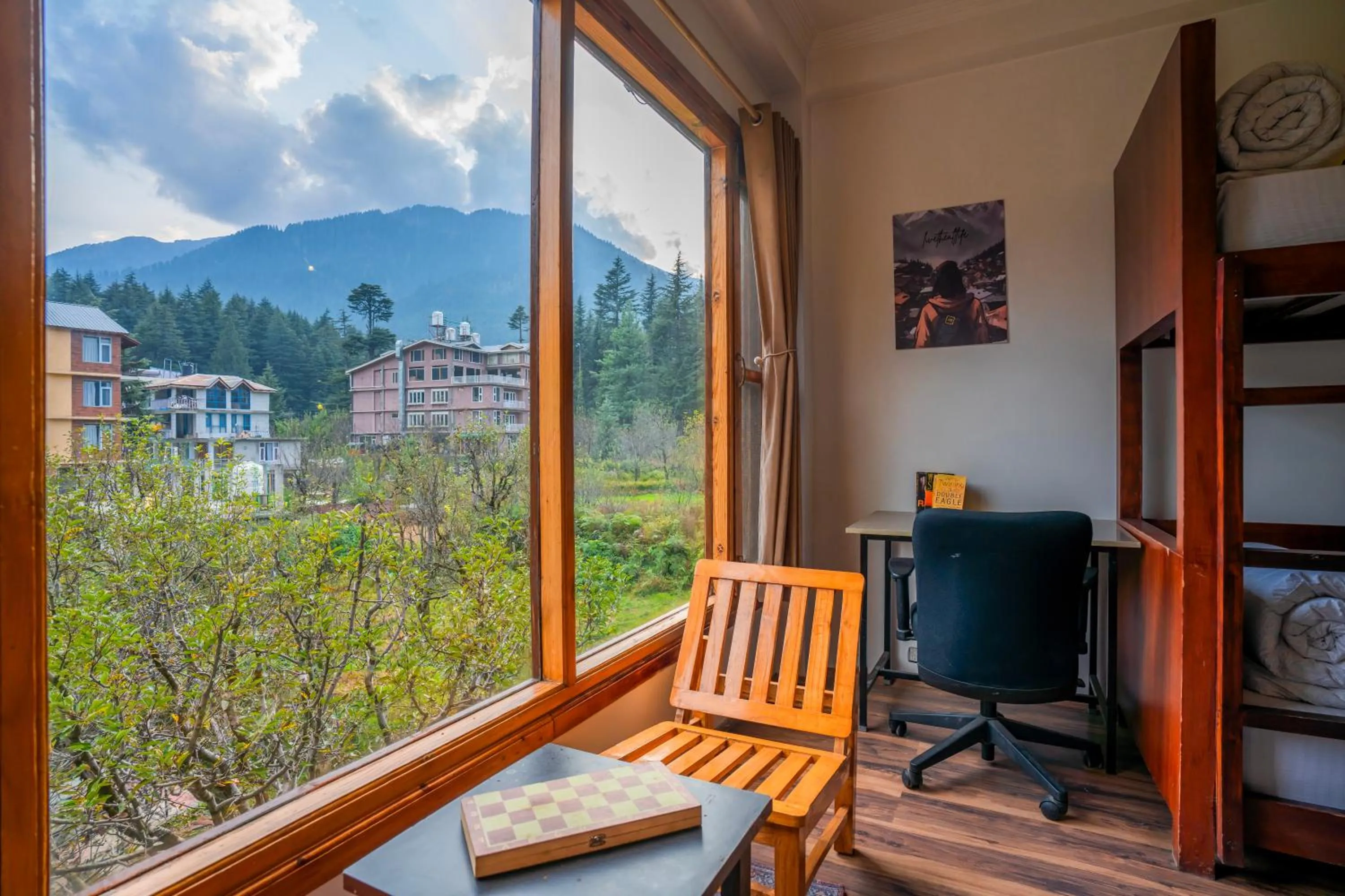 Bed in 4-Bed Mixed Dormitory Room in Alt Life Manali, Old Manali