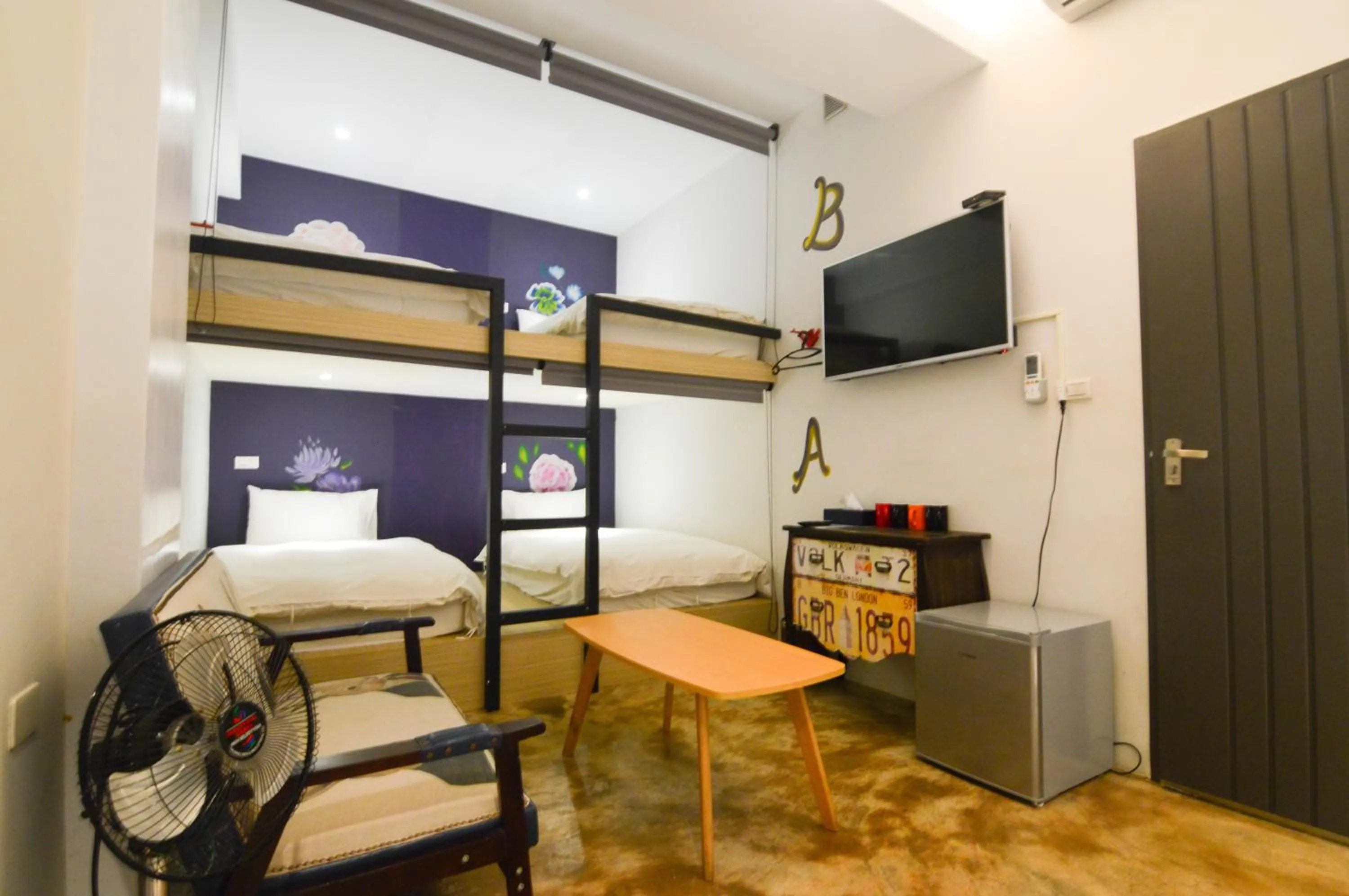 Economy Quadruple Room with Bathroom in Arch Inn