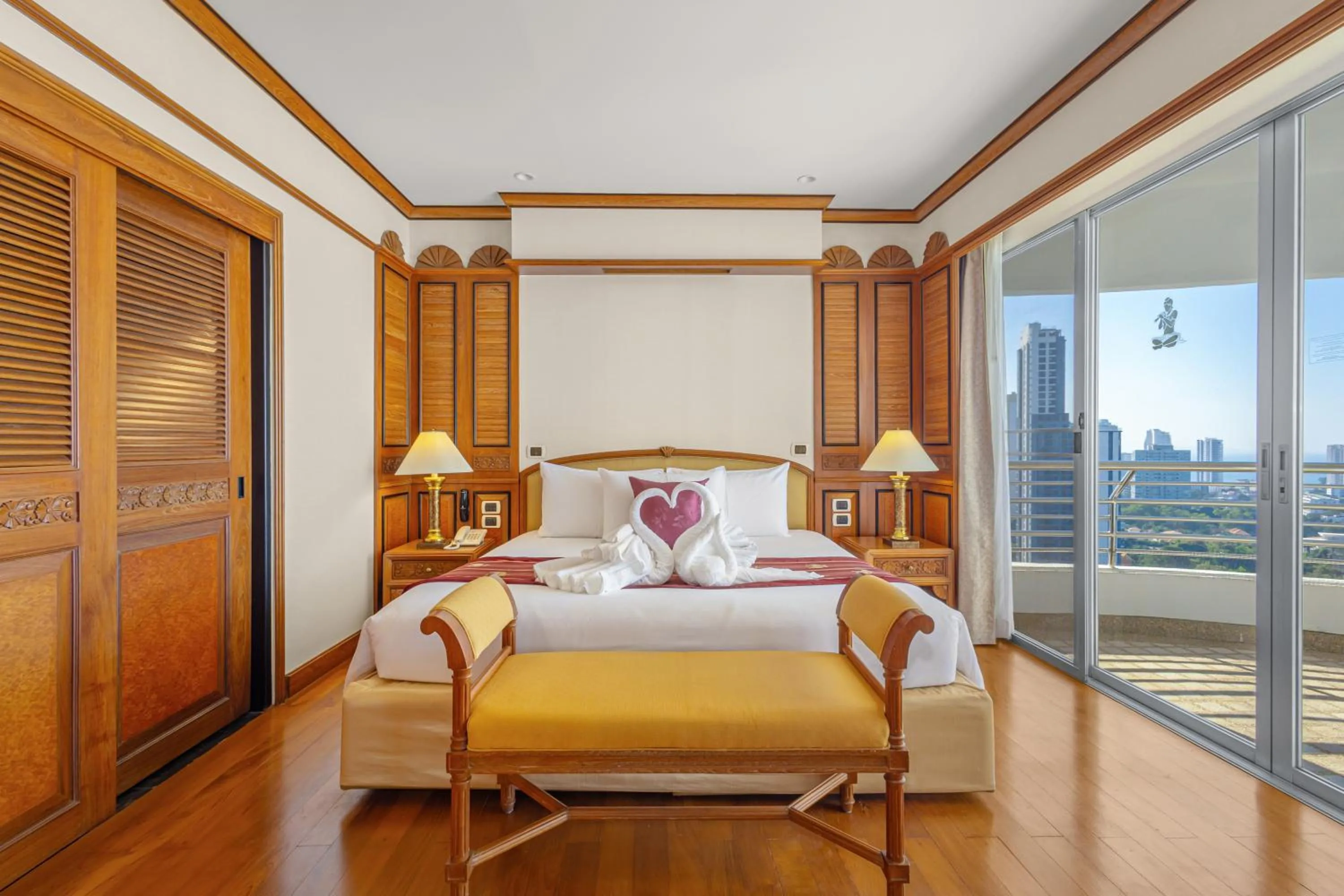 Regency Suite (2 bedrooms) in Royal Cliff Grand Hotel Pattaya