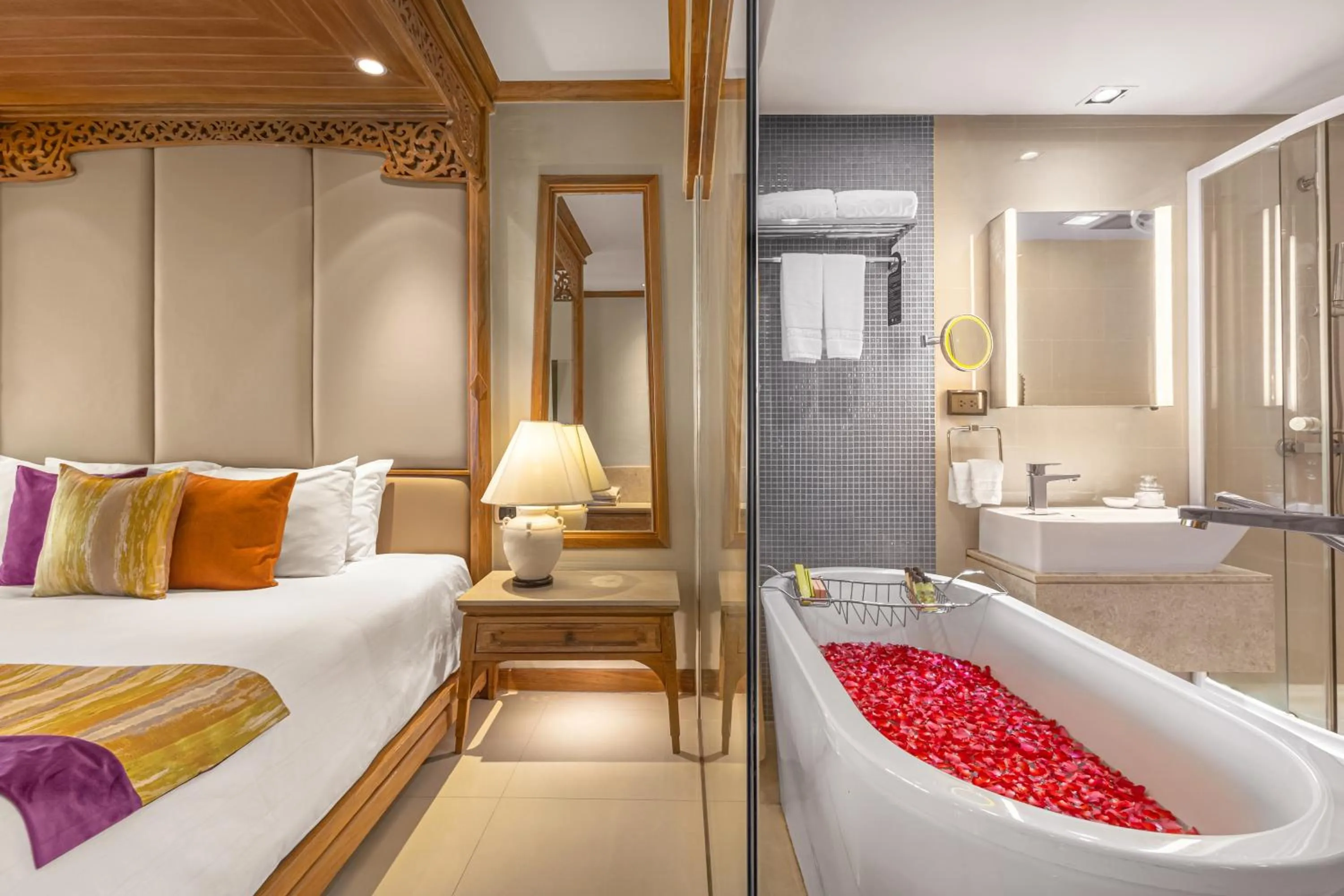 Honeymoon Deluxe in Royal Cliff Beach Terrace Pattaya