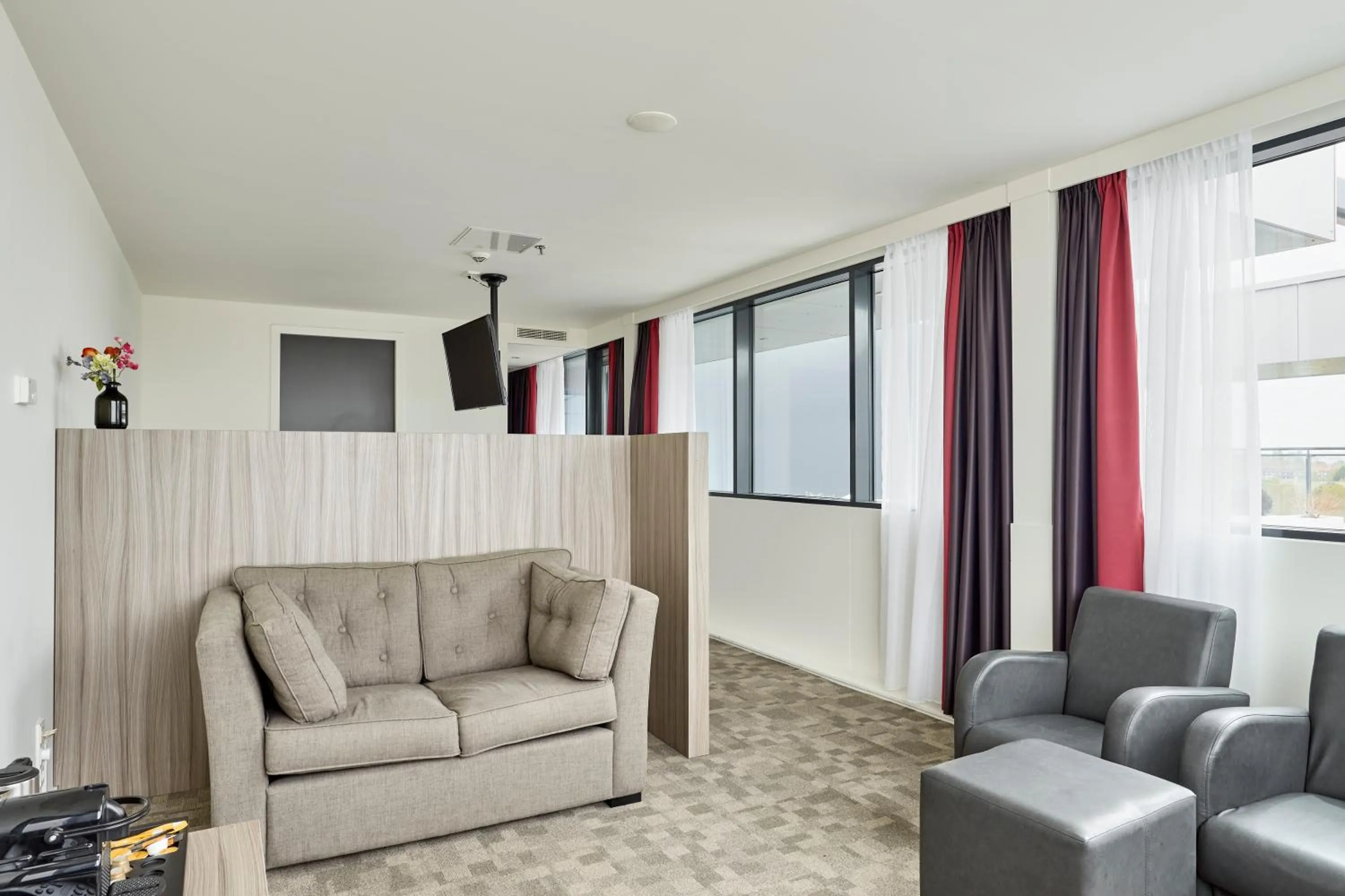 Deluxe Double Room with Balcony in Fletcher Hotel-Restaurant Wings-Rotterdam