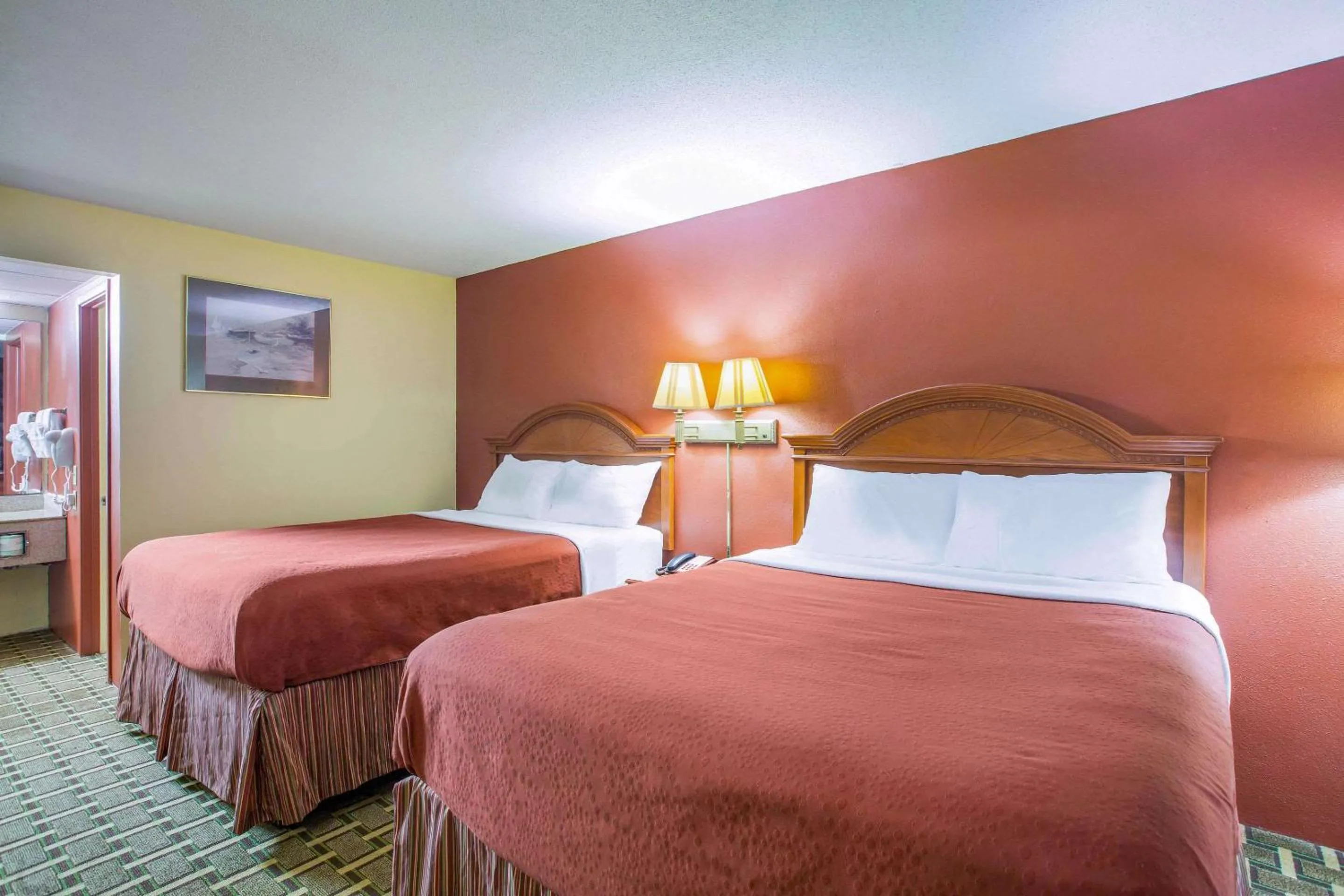 Queen Room with Two Queen Beds - Smoking in Rodeway Inn