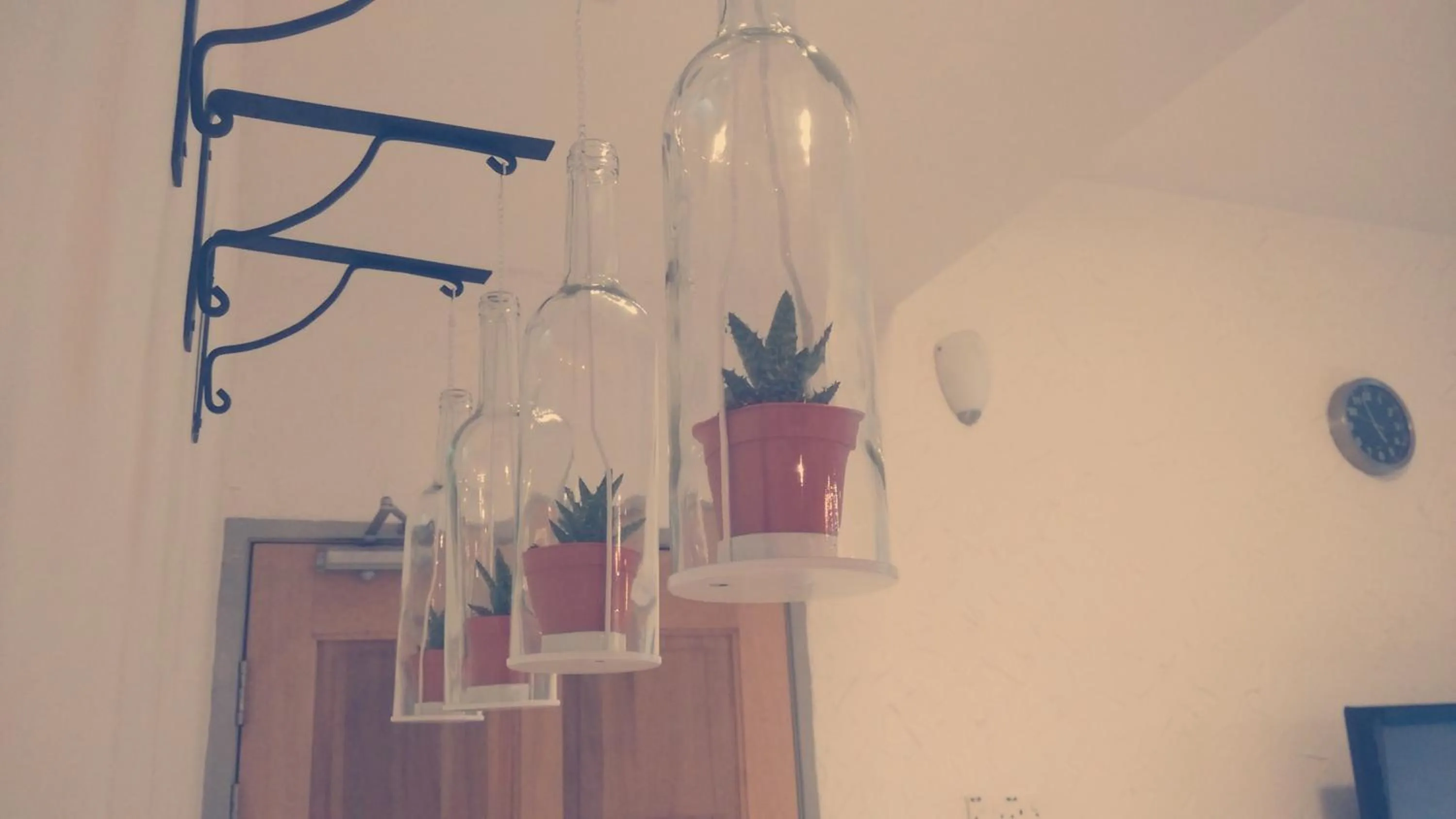 Nine-Bedroom House in Bercham Vacation House