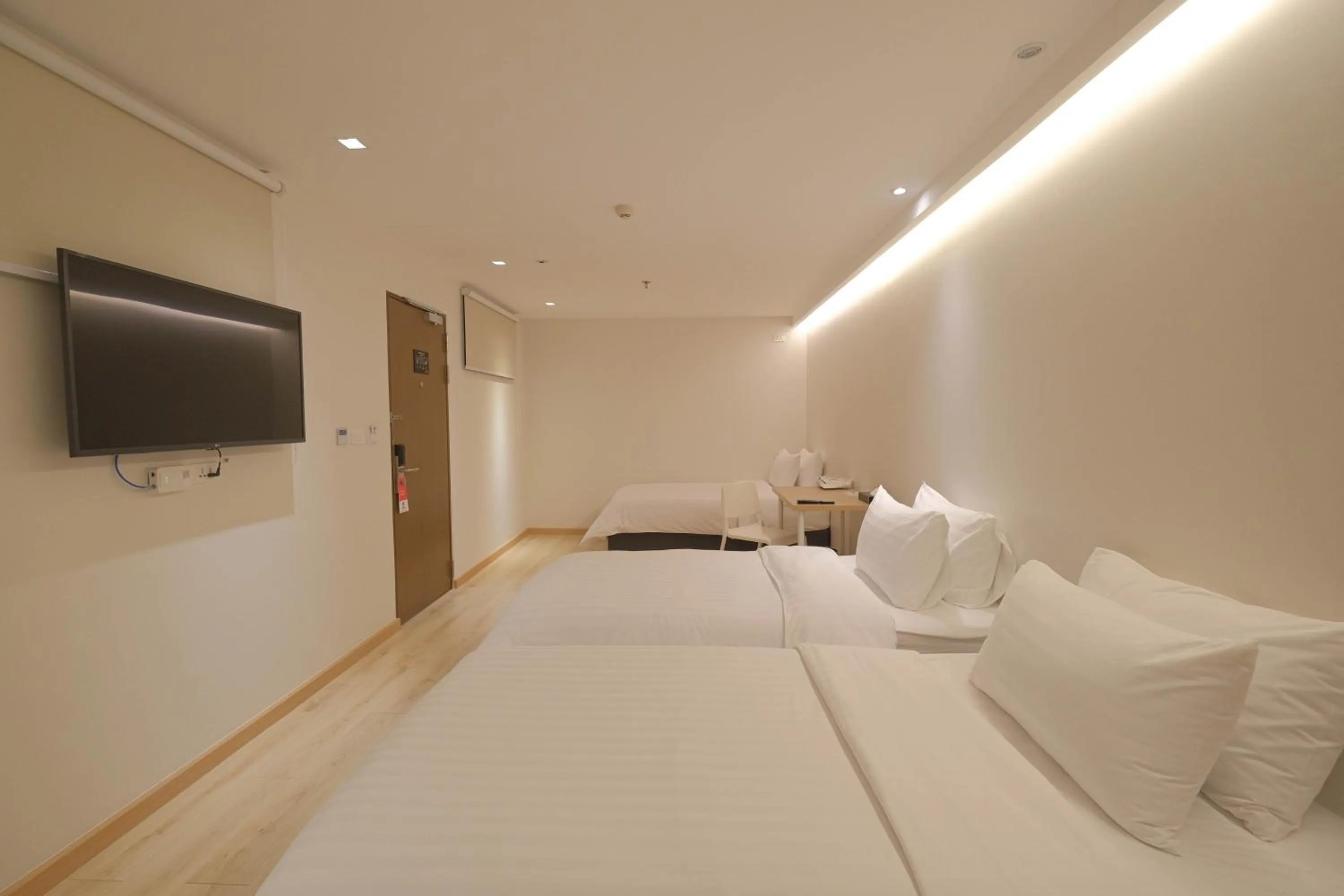 Standard Room with Three Single Beds - Non-Smoking in SimpleStay Chatuchak, SureStay Collection by Best Western