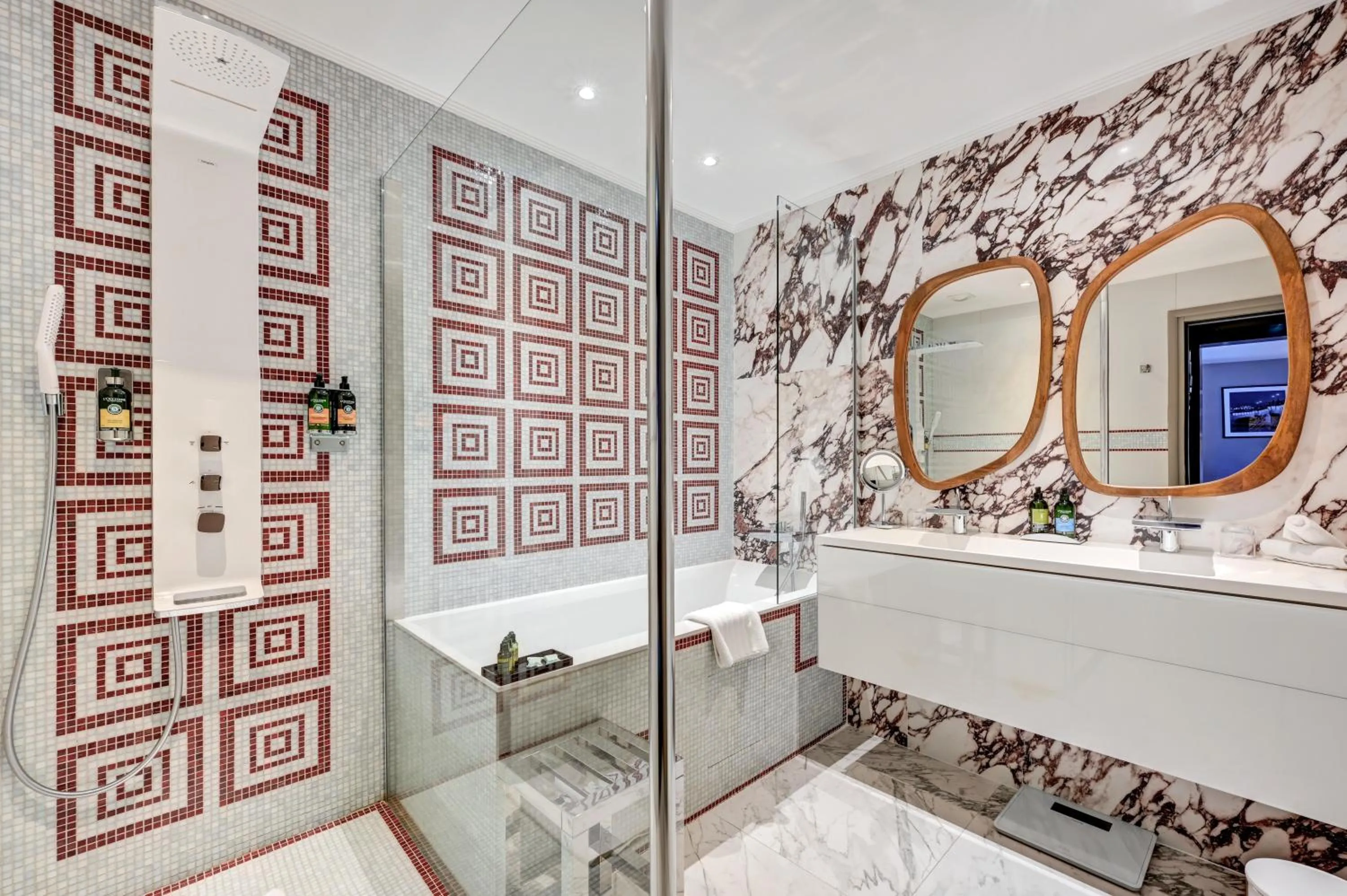 Deluxe Double or Twin Room with City View in The One Alma Paris