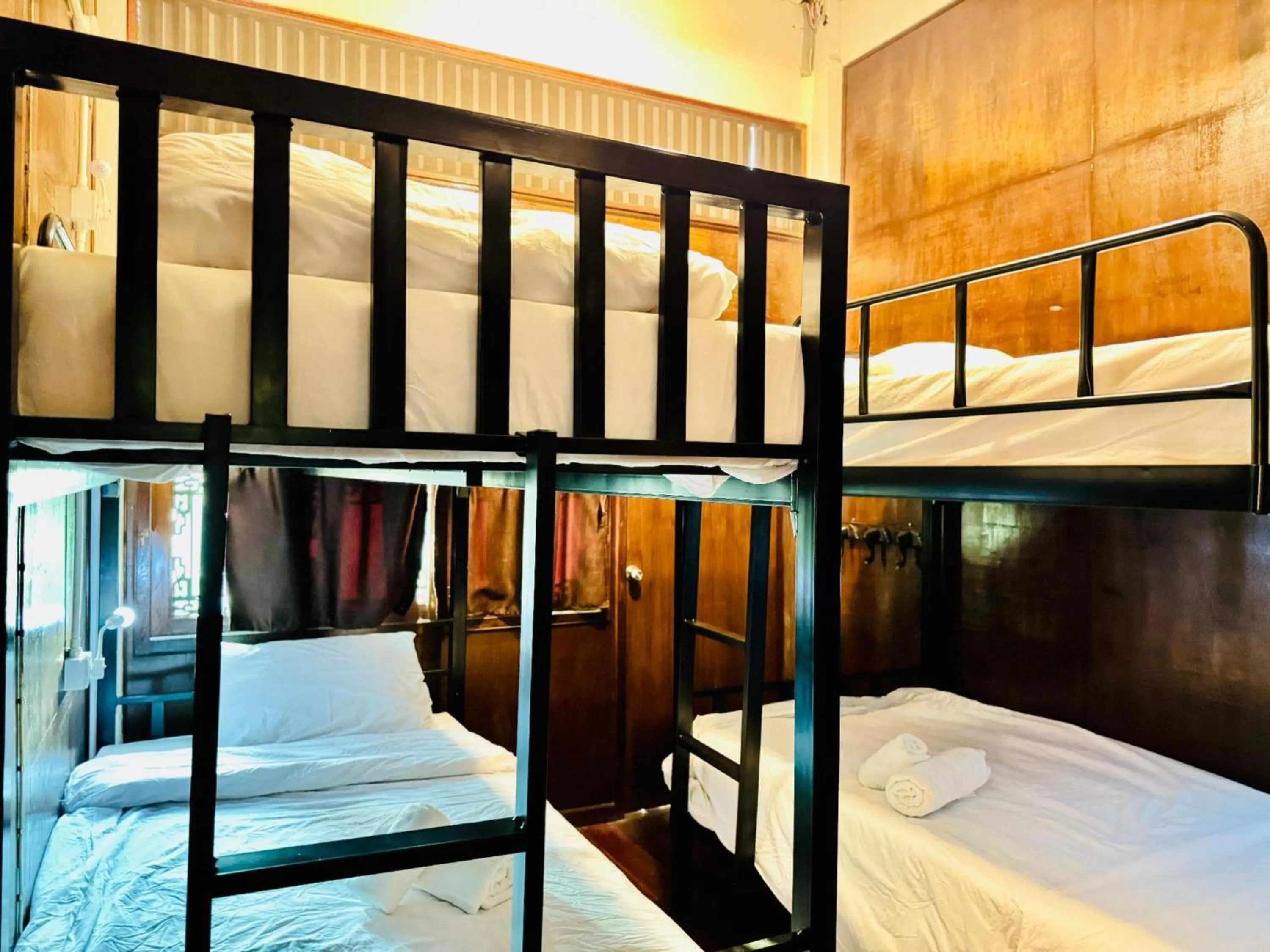 Bed in 4-Bed Mixed Dormitory Room in Collection O Bupamontra Chiangmai
