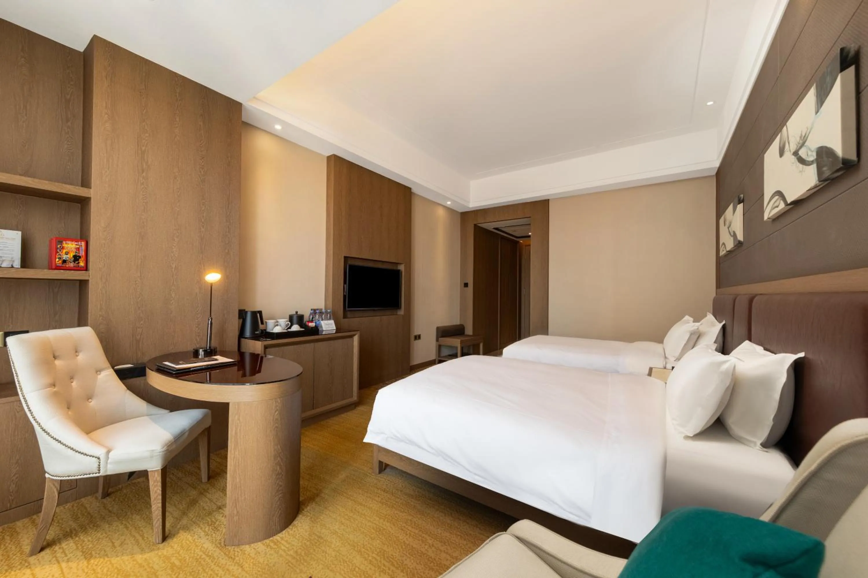 Superior Twin Room in Honder International Hotel