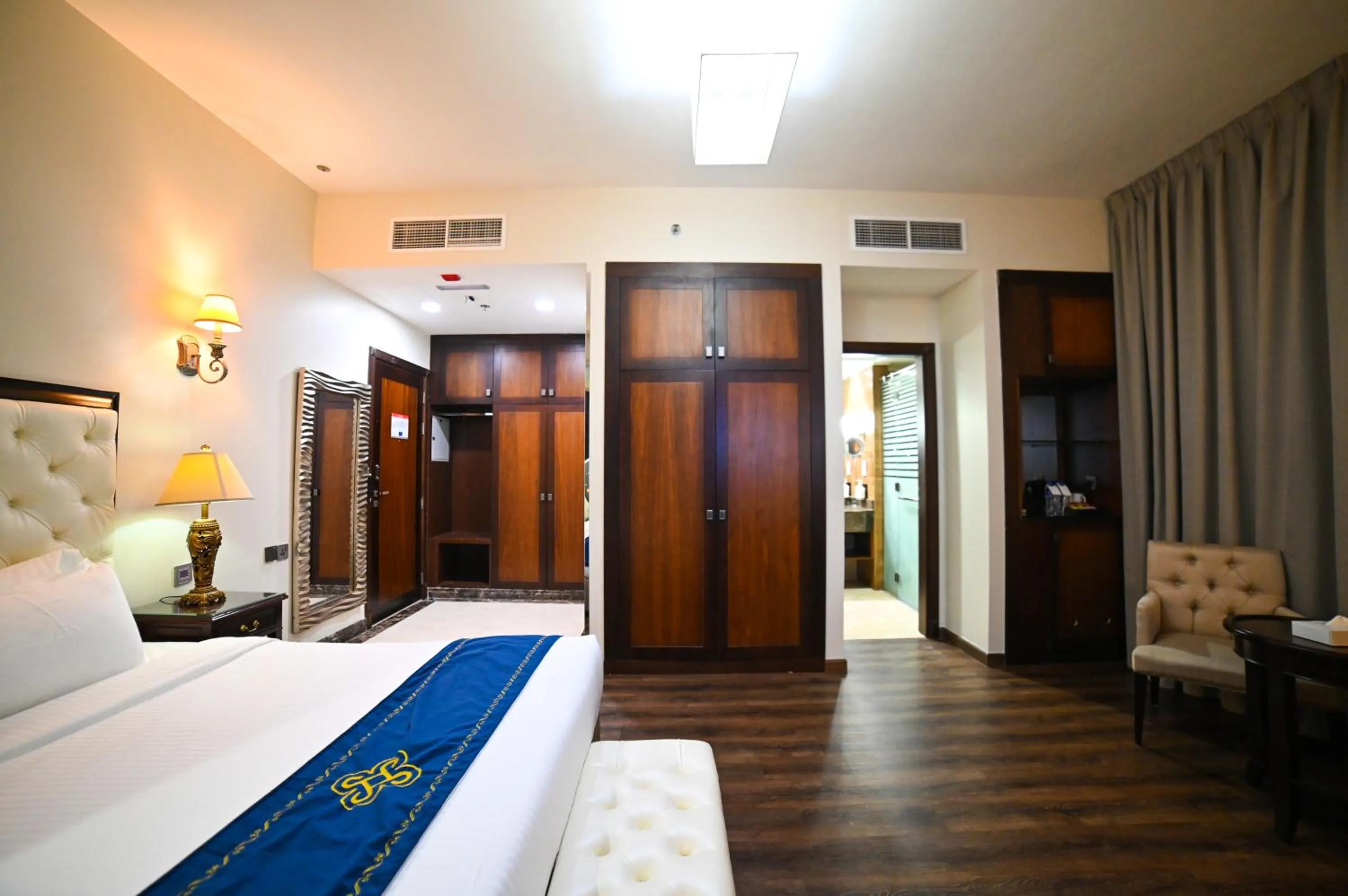 Deluxe Family Room in Seven Seas Hotel