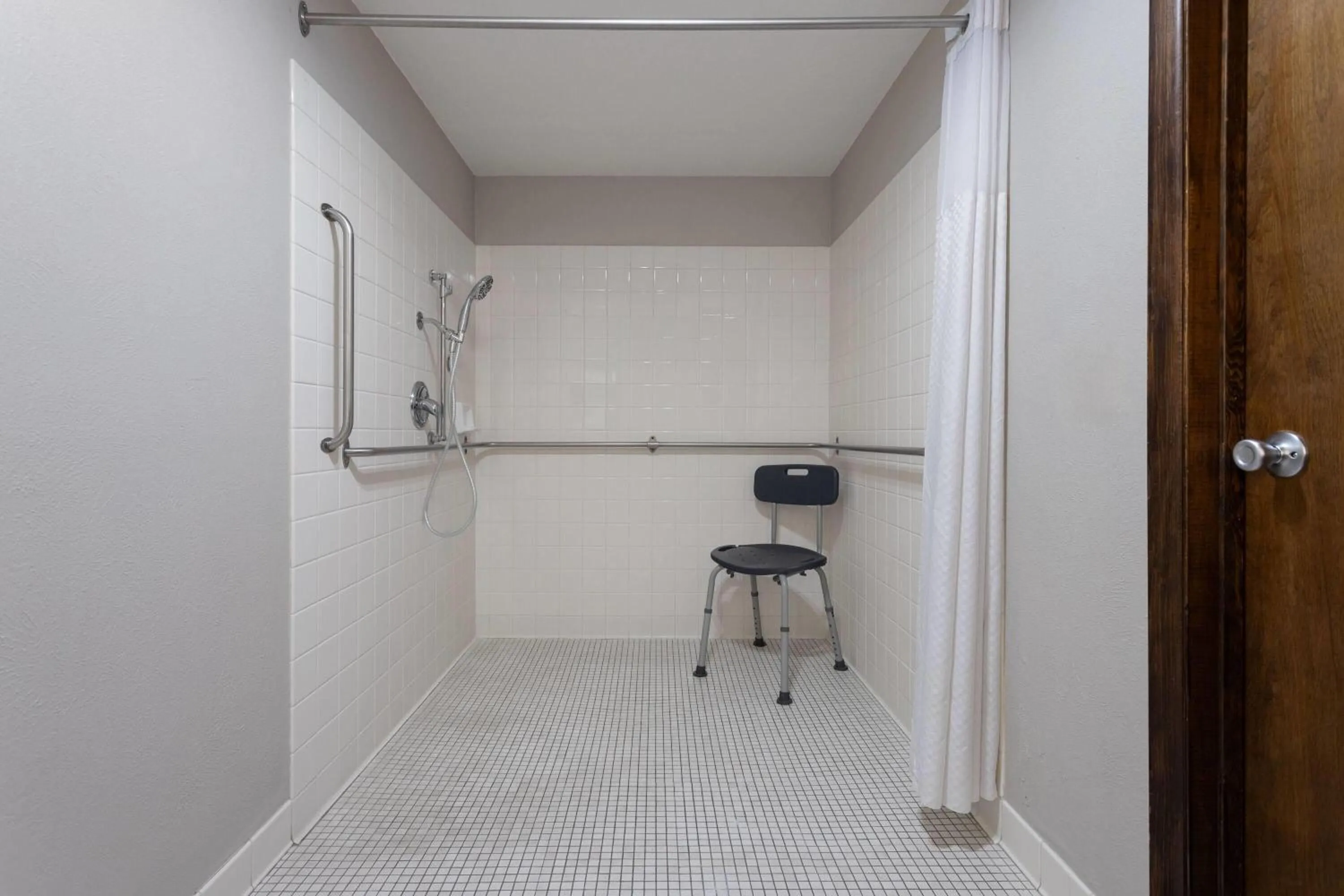 King Room with Roll-in Shower - Mobility Access/Non-Smoking in Days Inn and Suites by Wyndham Downtown Missoula-University