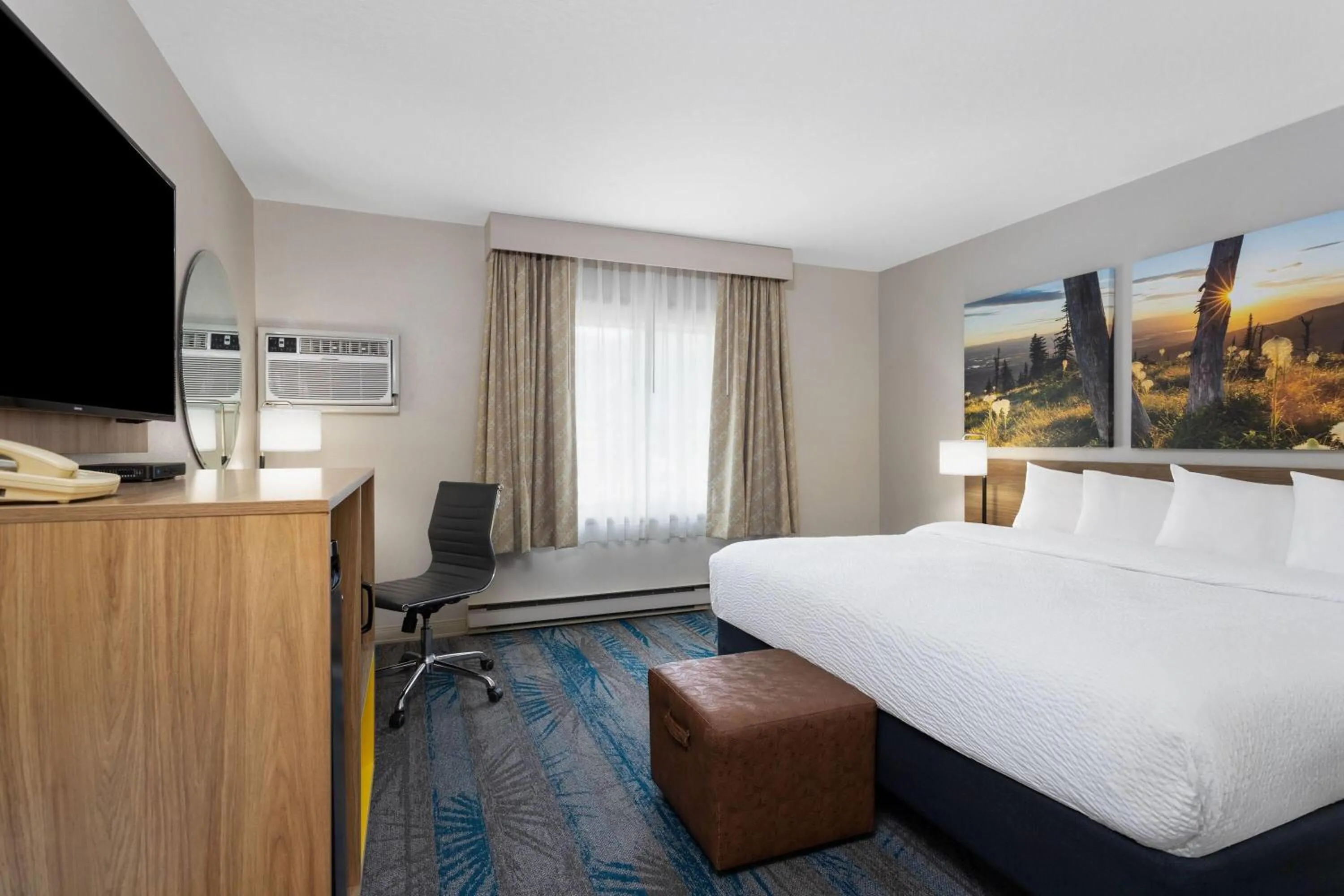King Room - Non-Smoking in Days Inn and Suites by Wyndham Downtown Missoula-University