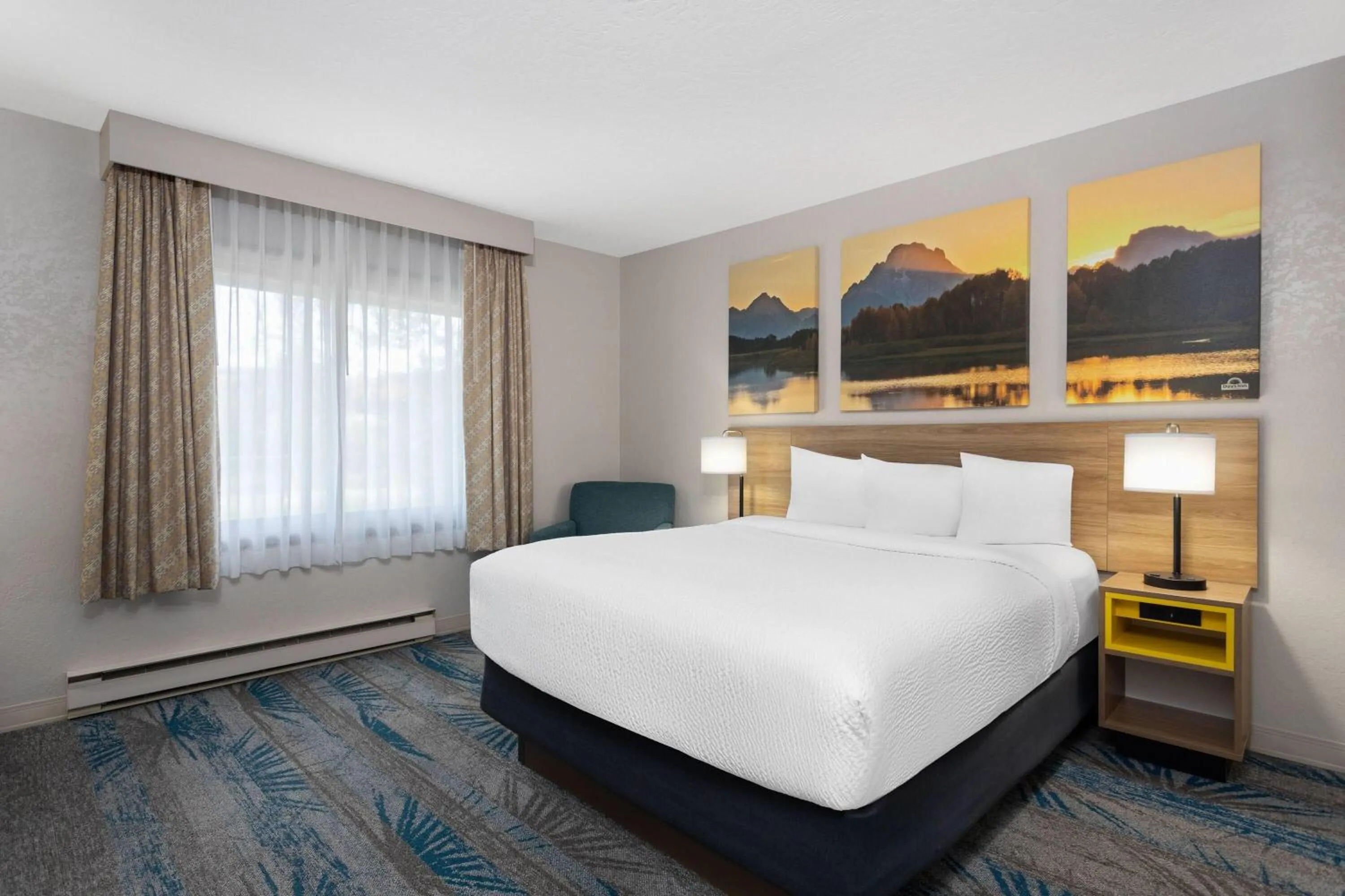 Queen Room - Non-Smoking in Days Inn and Suites by Wyndham Downtown Missoula-University