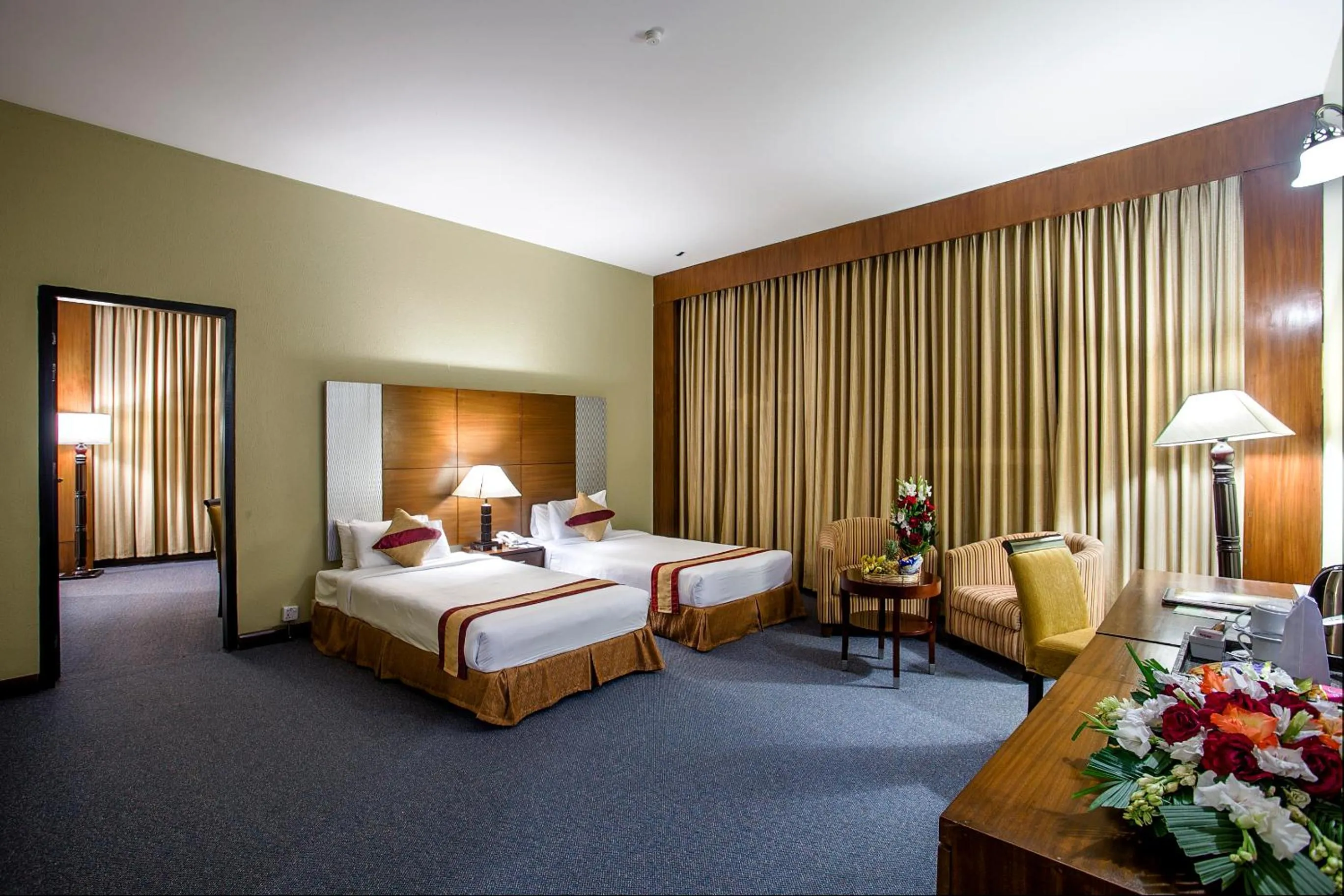 Deluxe Family Suite in Rose View Hotel