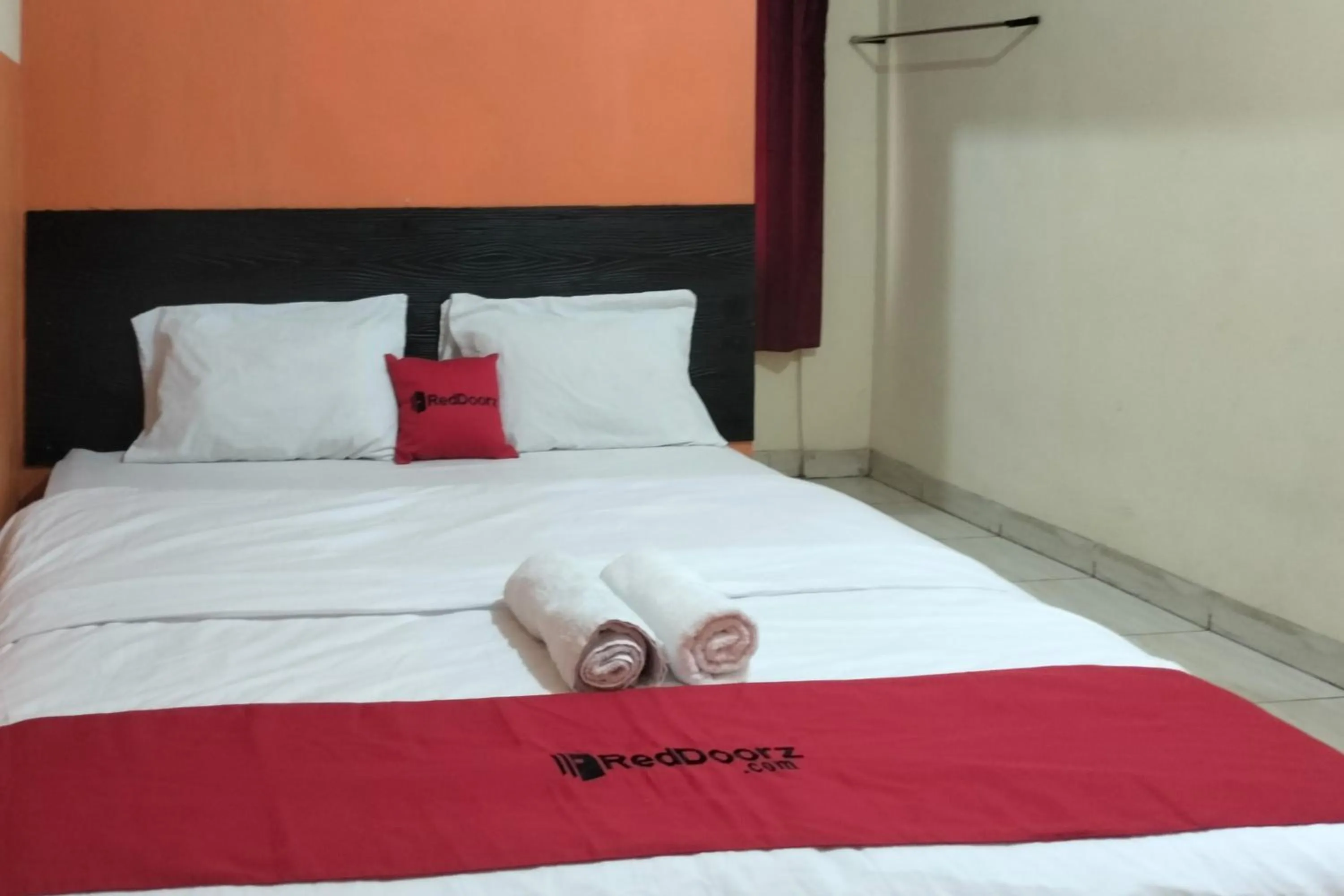 Standard Double Room in RedDoorz at Oxy Residence Manado