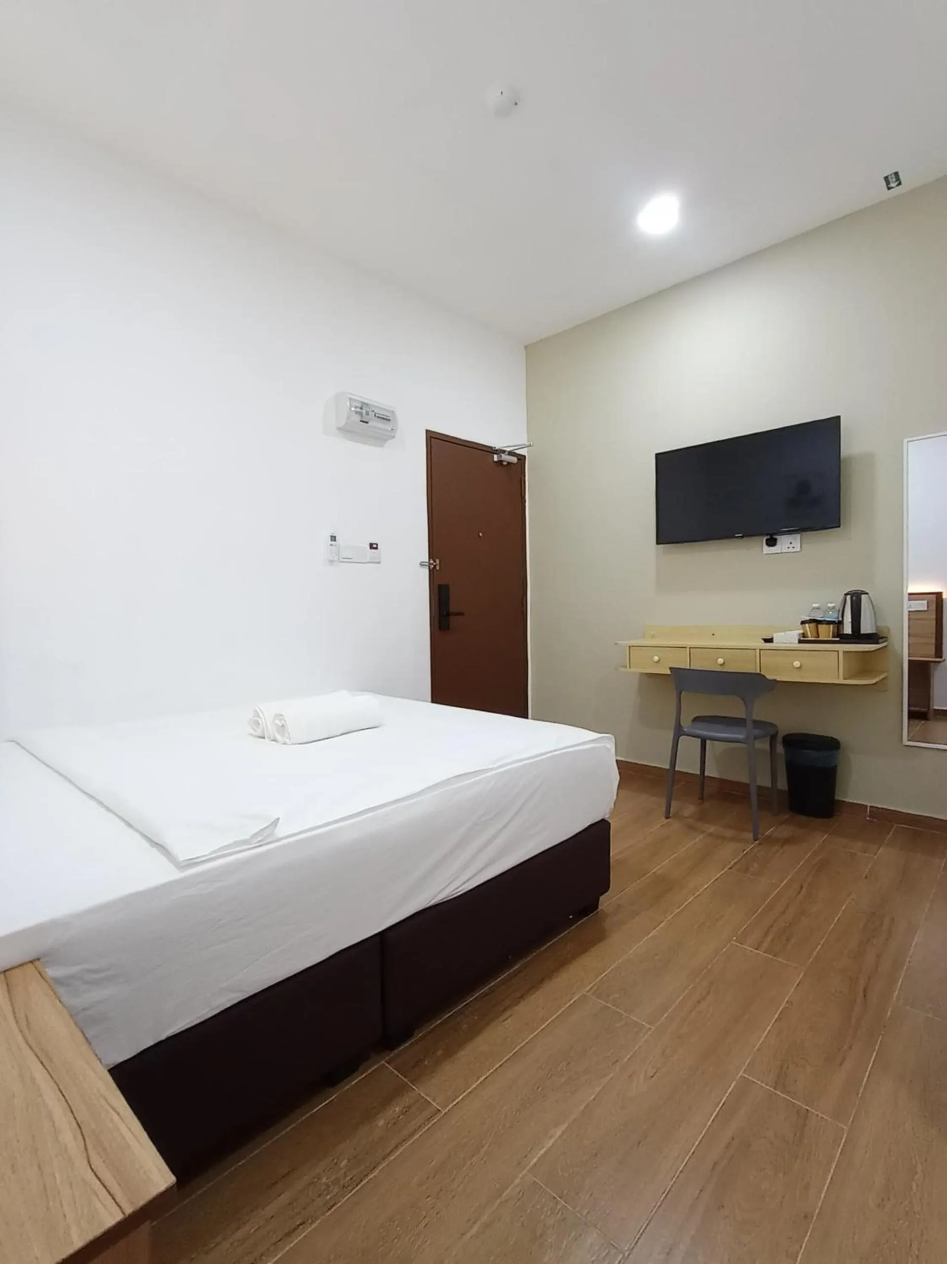 Standard Queen Room in Sh Garden Hotel