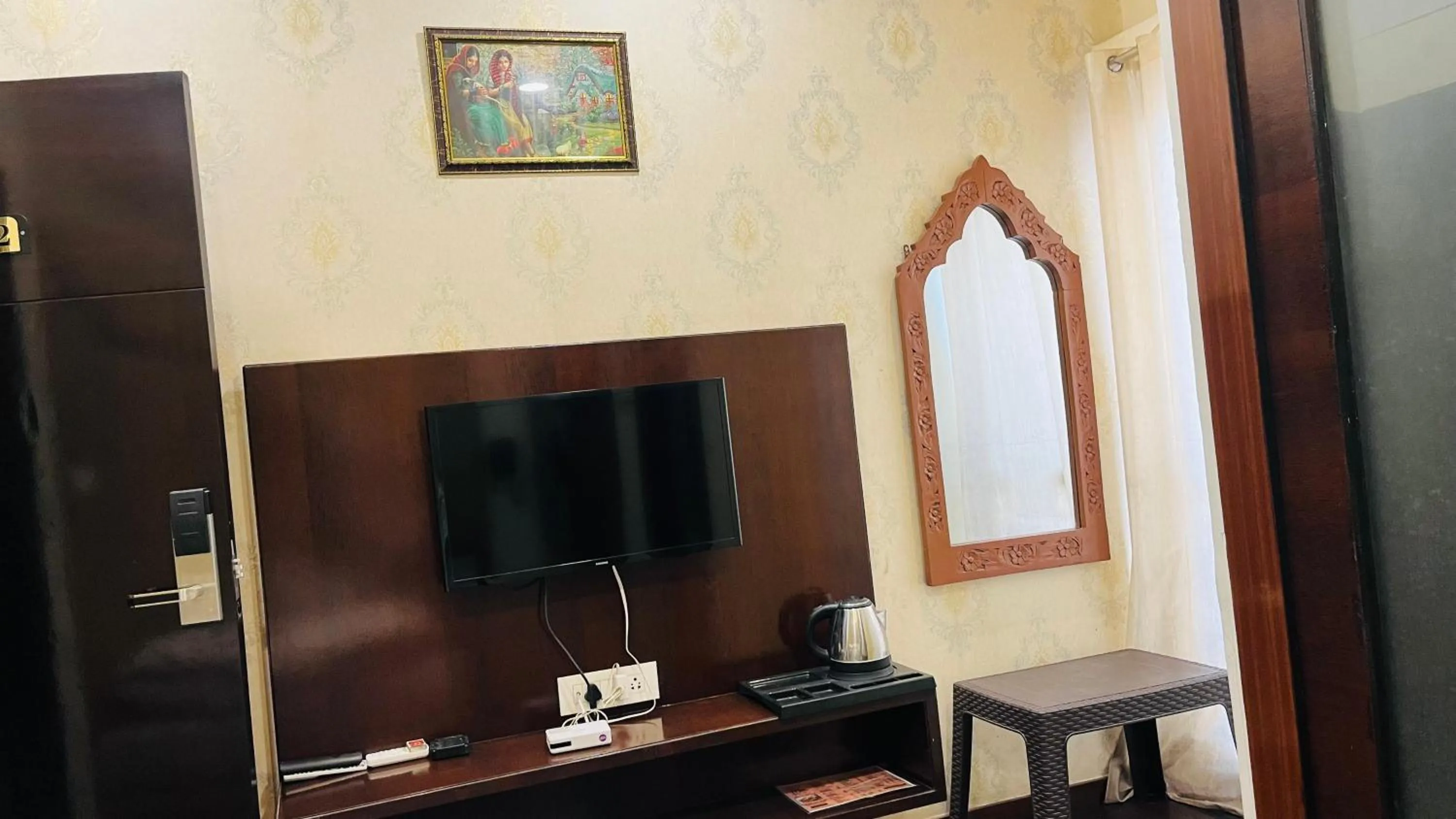 Small Double Room in Hotel New Holiday