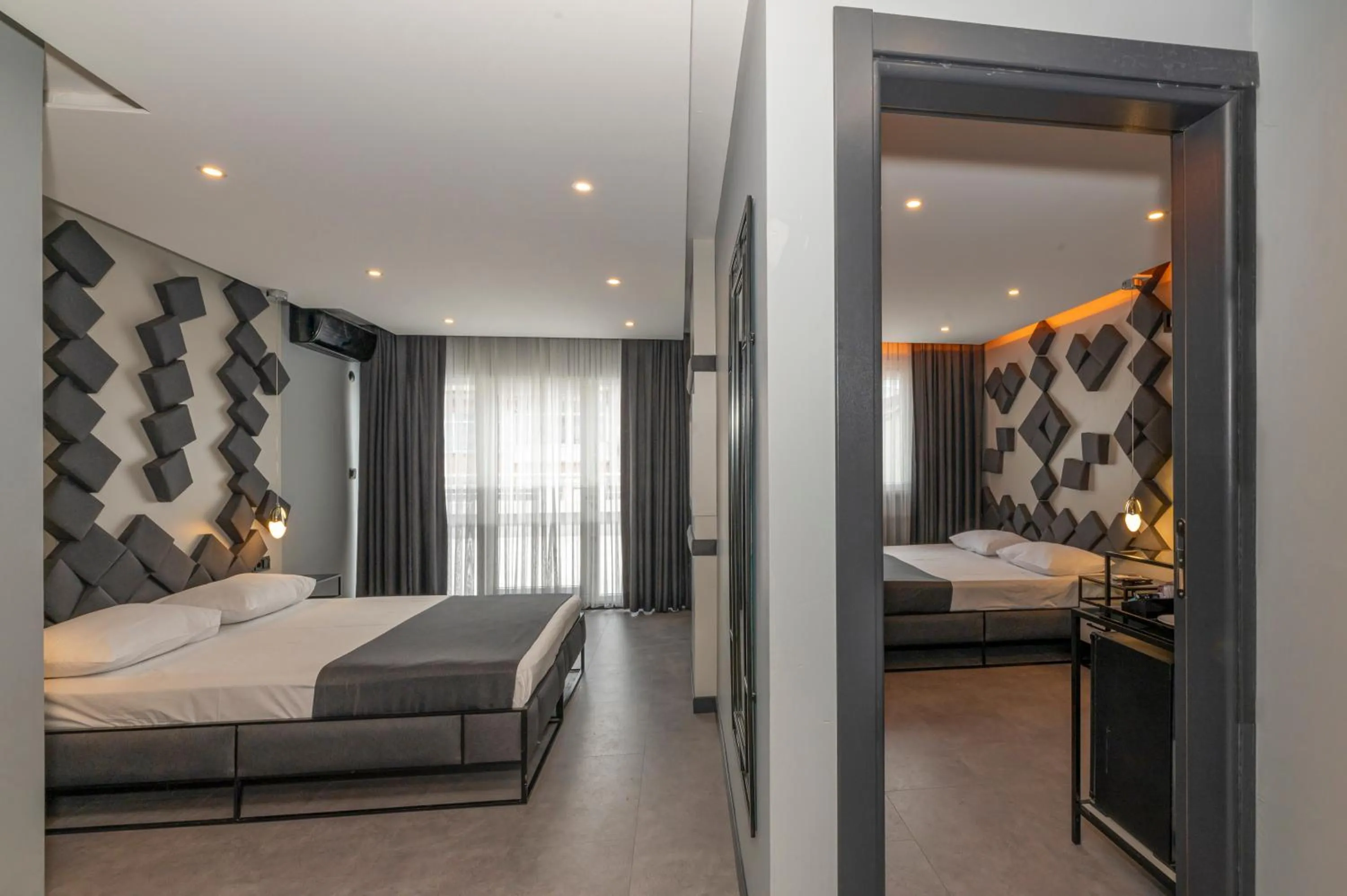 Deluxe King Suite in White Palace Hotel