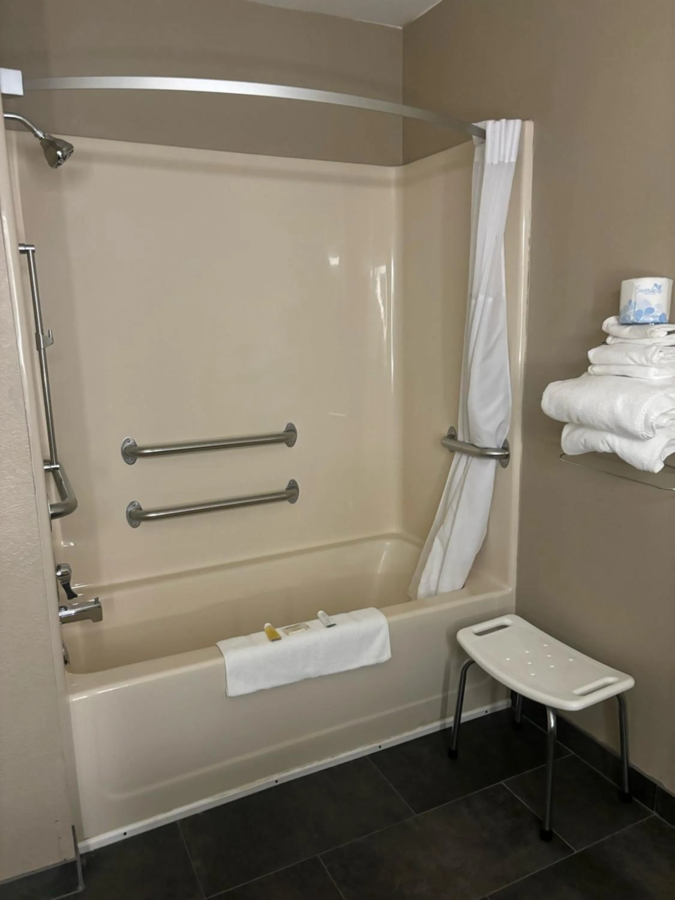 Queen Room - Mobility Access/Non-Smoking in Super 8 by Wyndham Escanaba