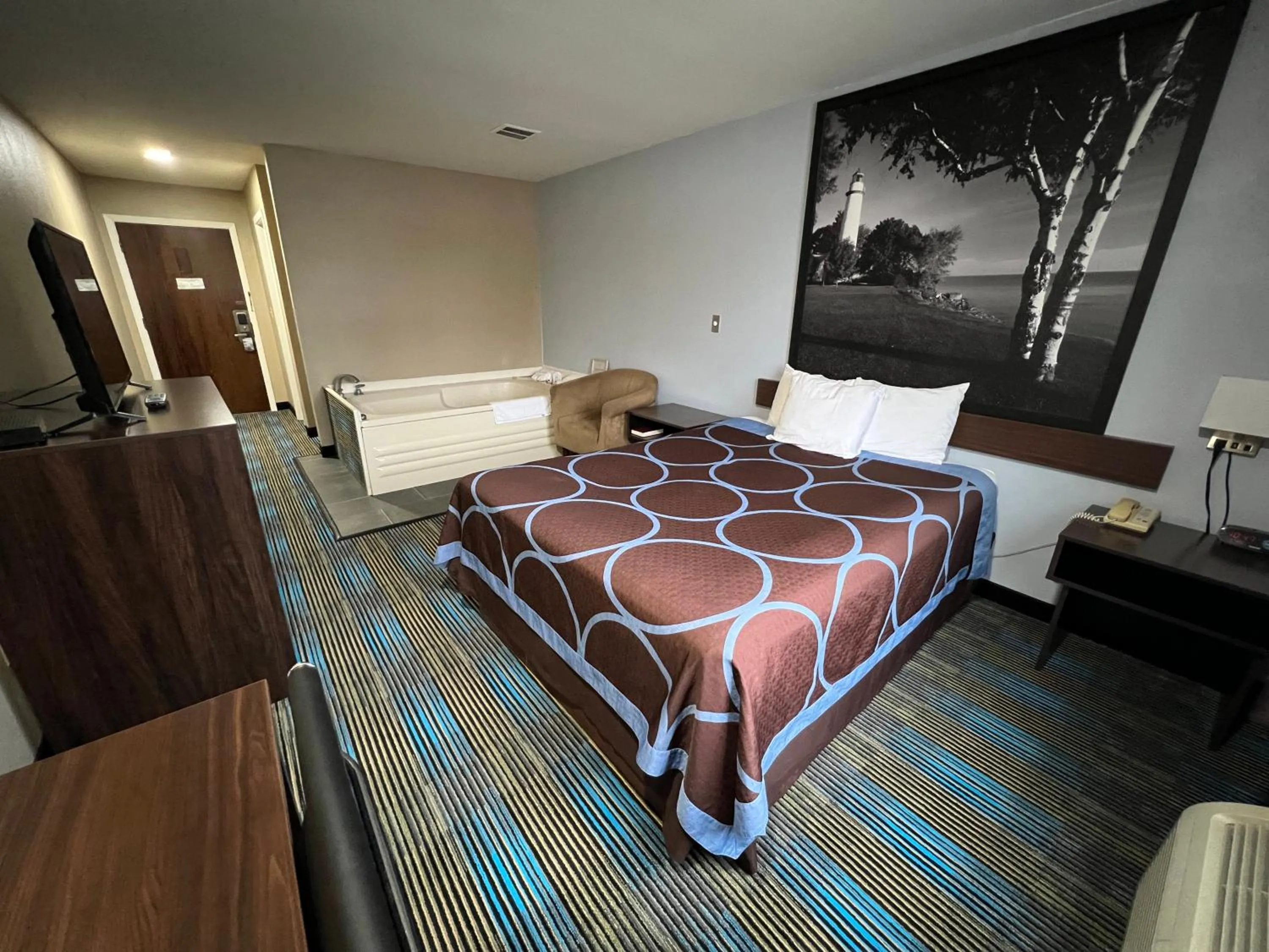 Deluxe Queen Room - Non-Smoking in Super 8 by Wyndham Escanaba