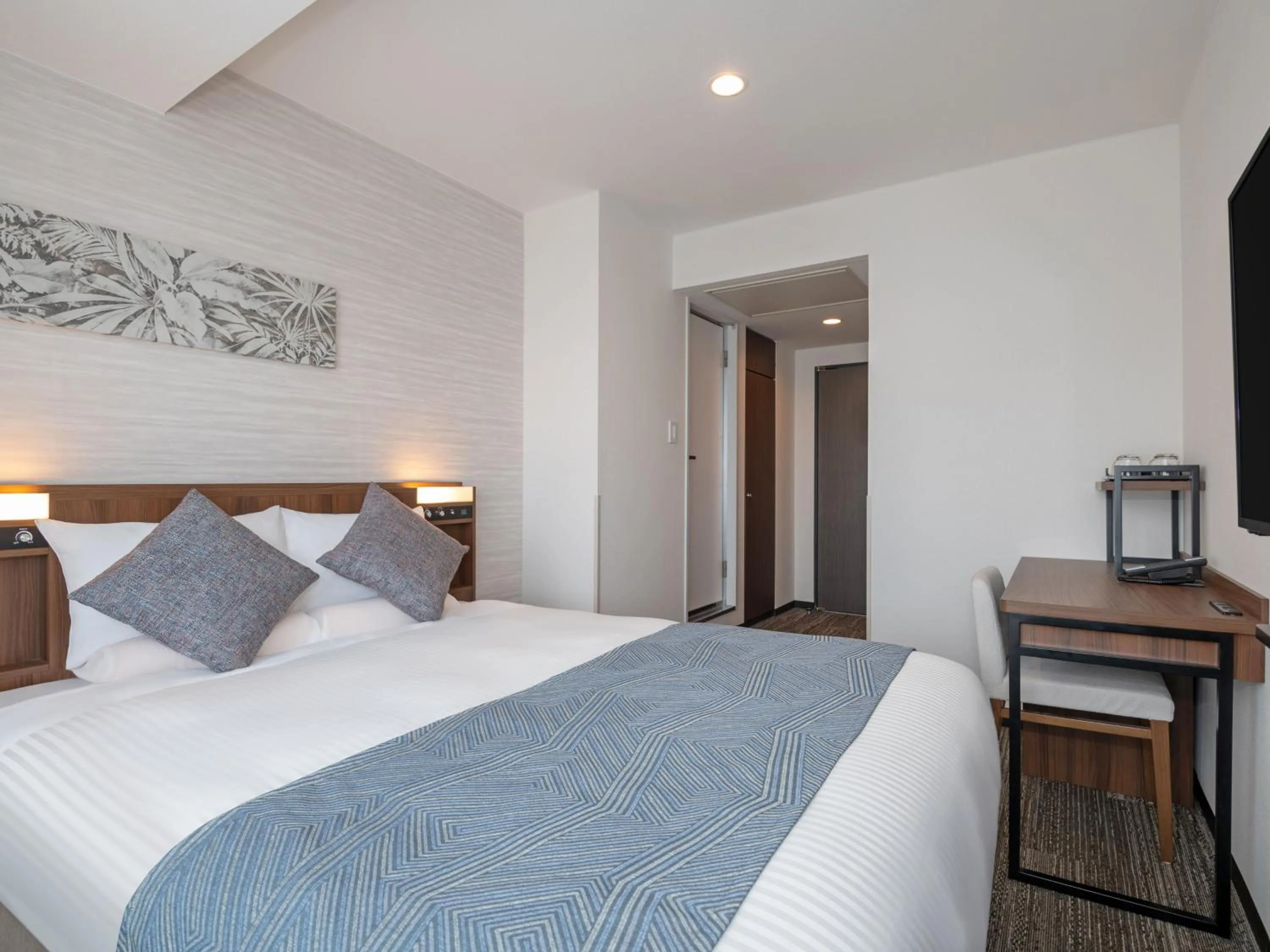 Standard Queen (Smoking) - single occupancy in ART HOTEL Miyazaki Sky Tower