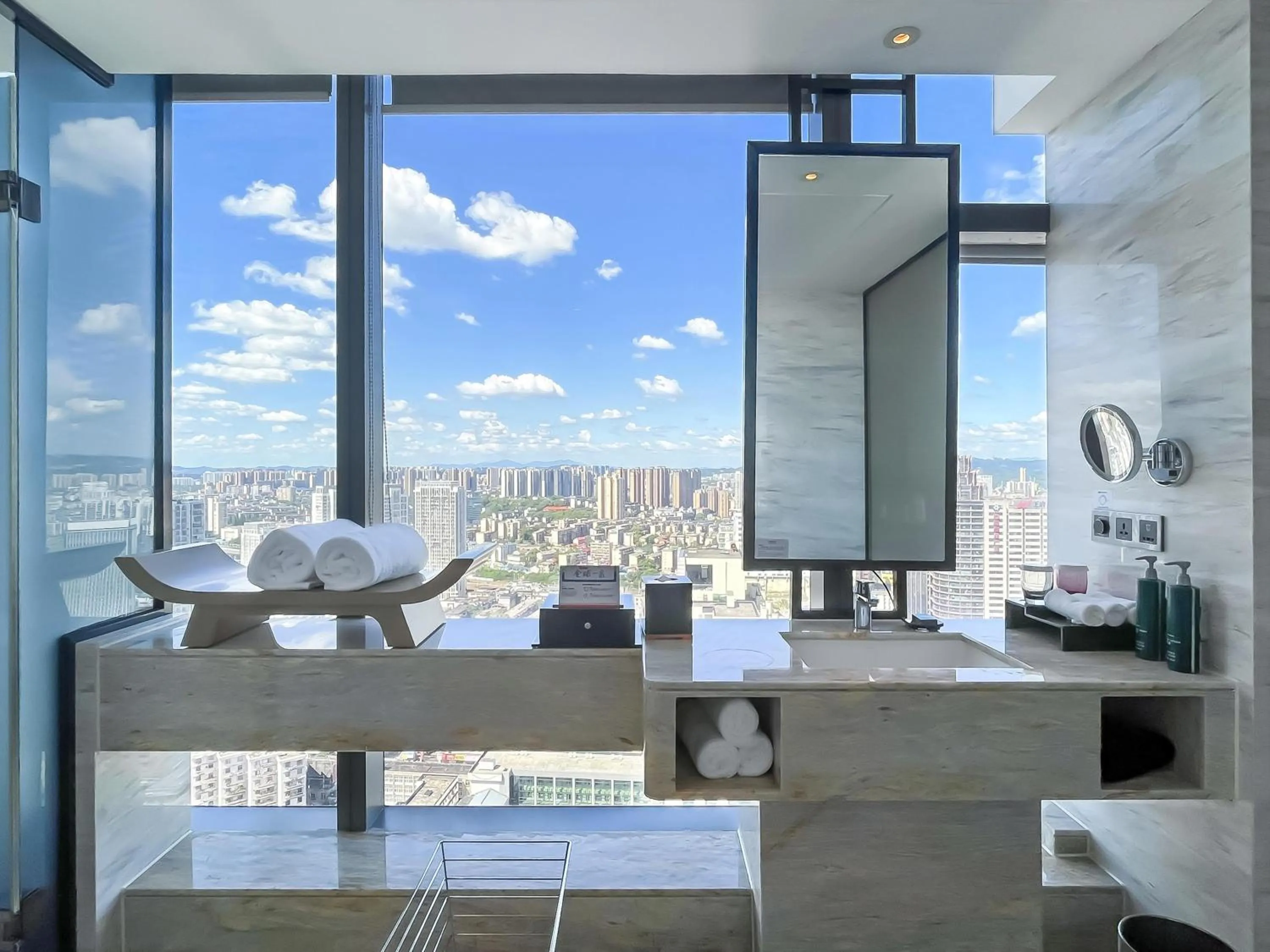 Premium King Studio with River View in Hilton Zhuzhou