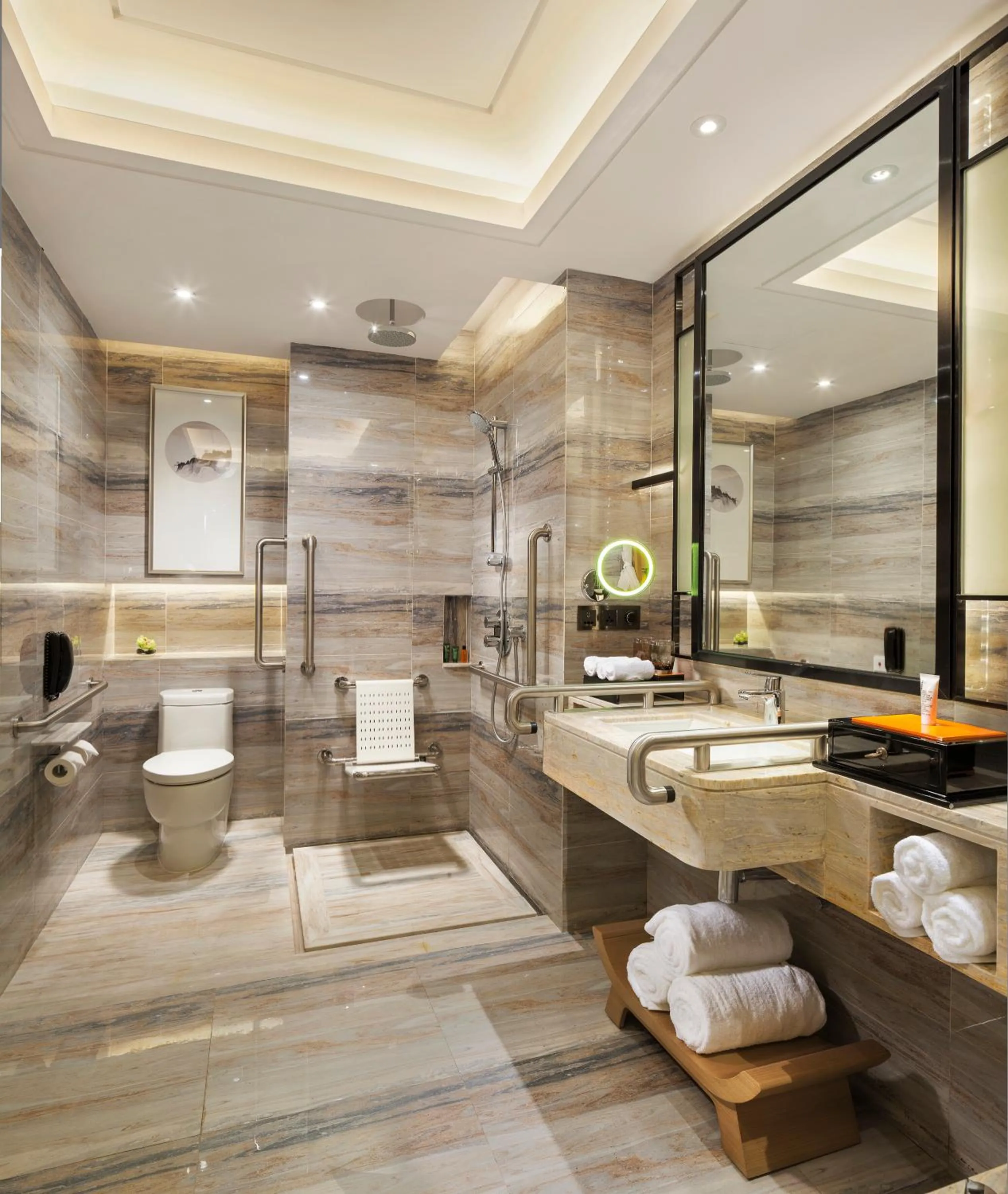 King Room with Roll-In Shower - Disability Access in Hilton Zhuzhou