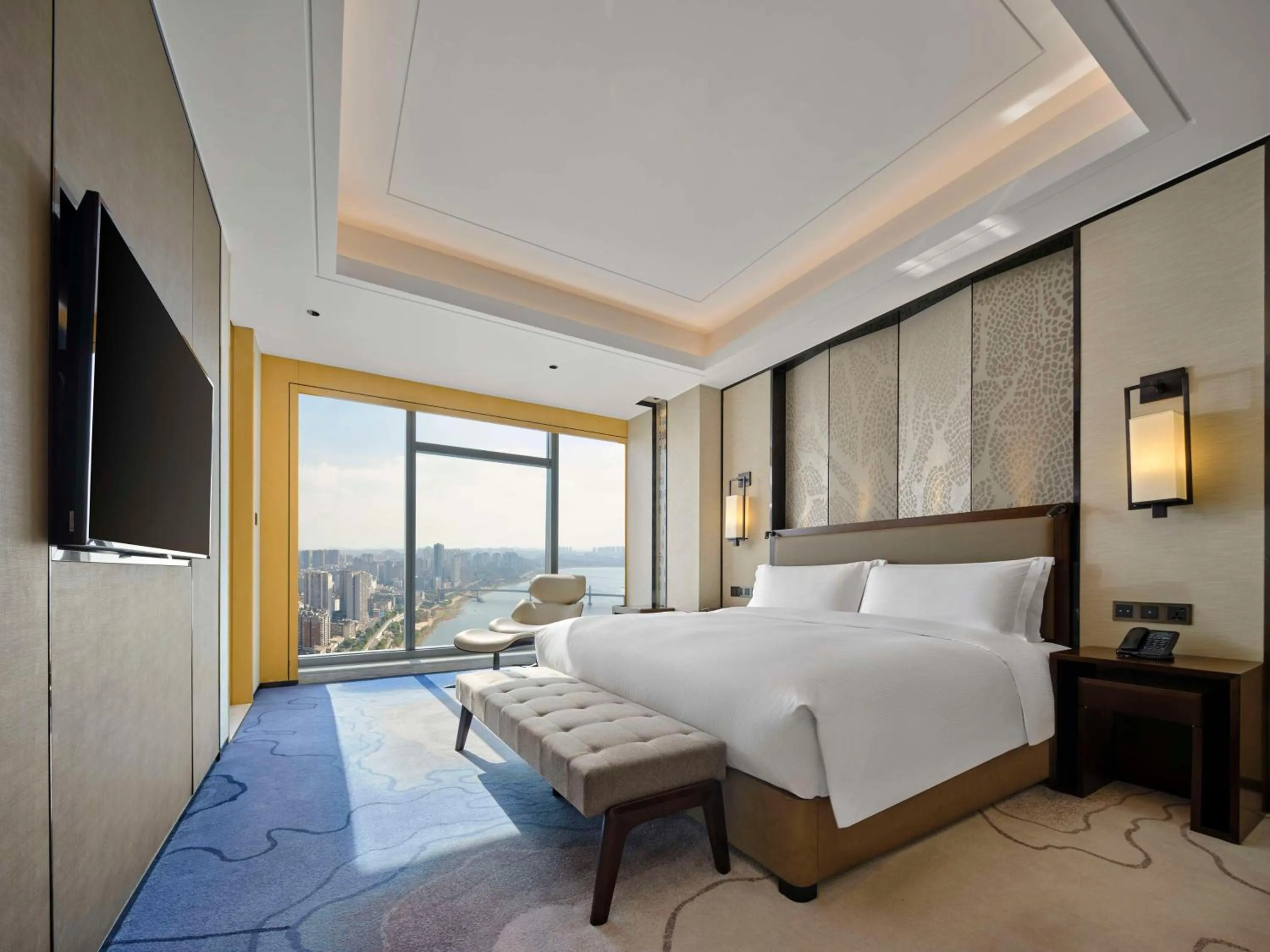 One-Bedroom Deluxe King Suite - Lounge Access in Hilton Zhuzhou