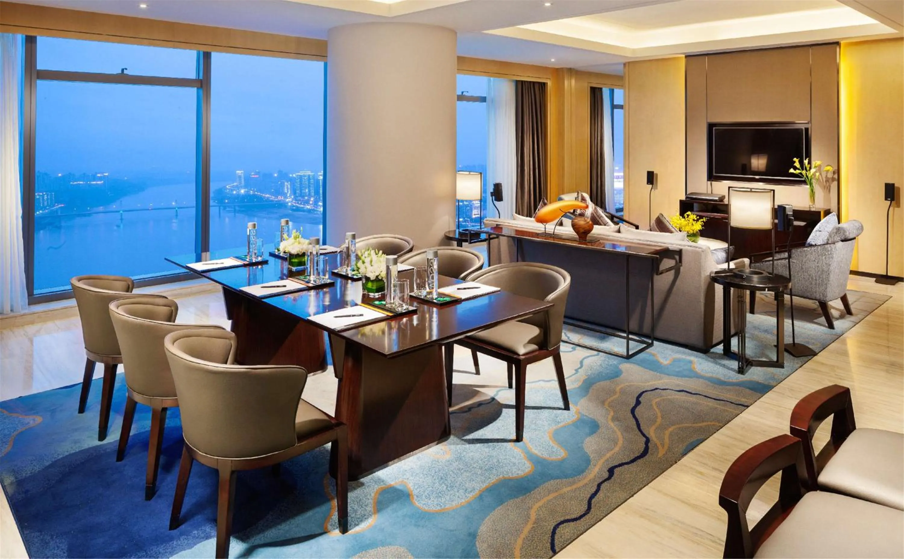 One-Bedroom Executive King Suite - Lounge Access in Hilton Zhuzhou