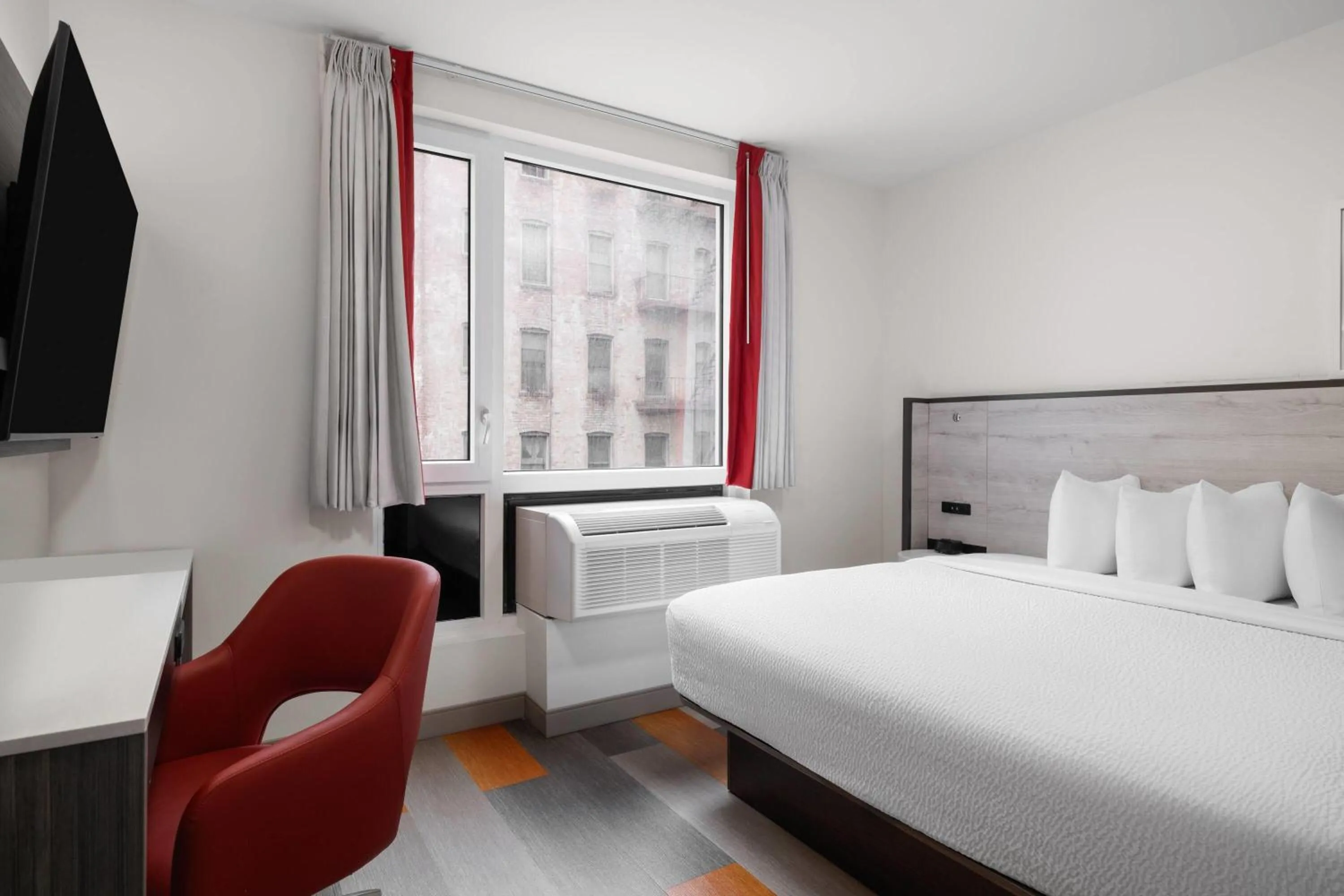 King Room - Non-Smoking in Ramada by Wyndham Brooklyn Near Flatbush