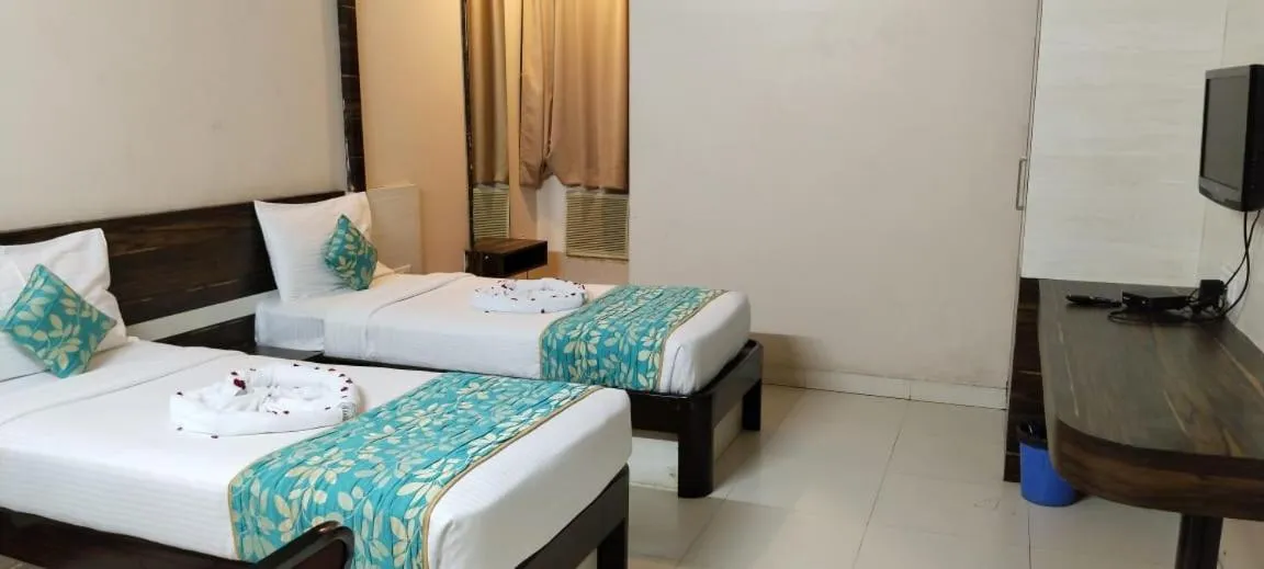 Deluxe Twin Room in Hotel Shashinag Residency