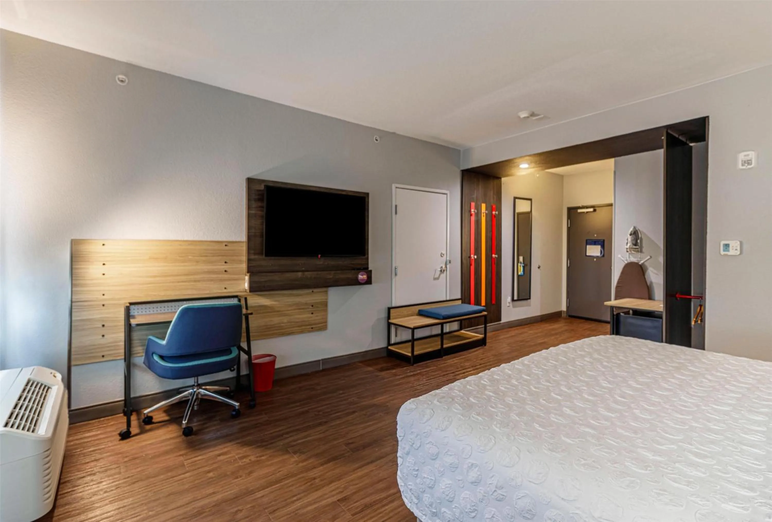 King Room with Bath Tub - Disability Access in Tru By Hilton Mckinney