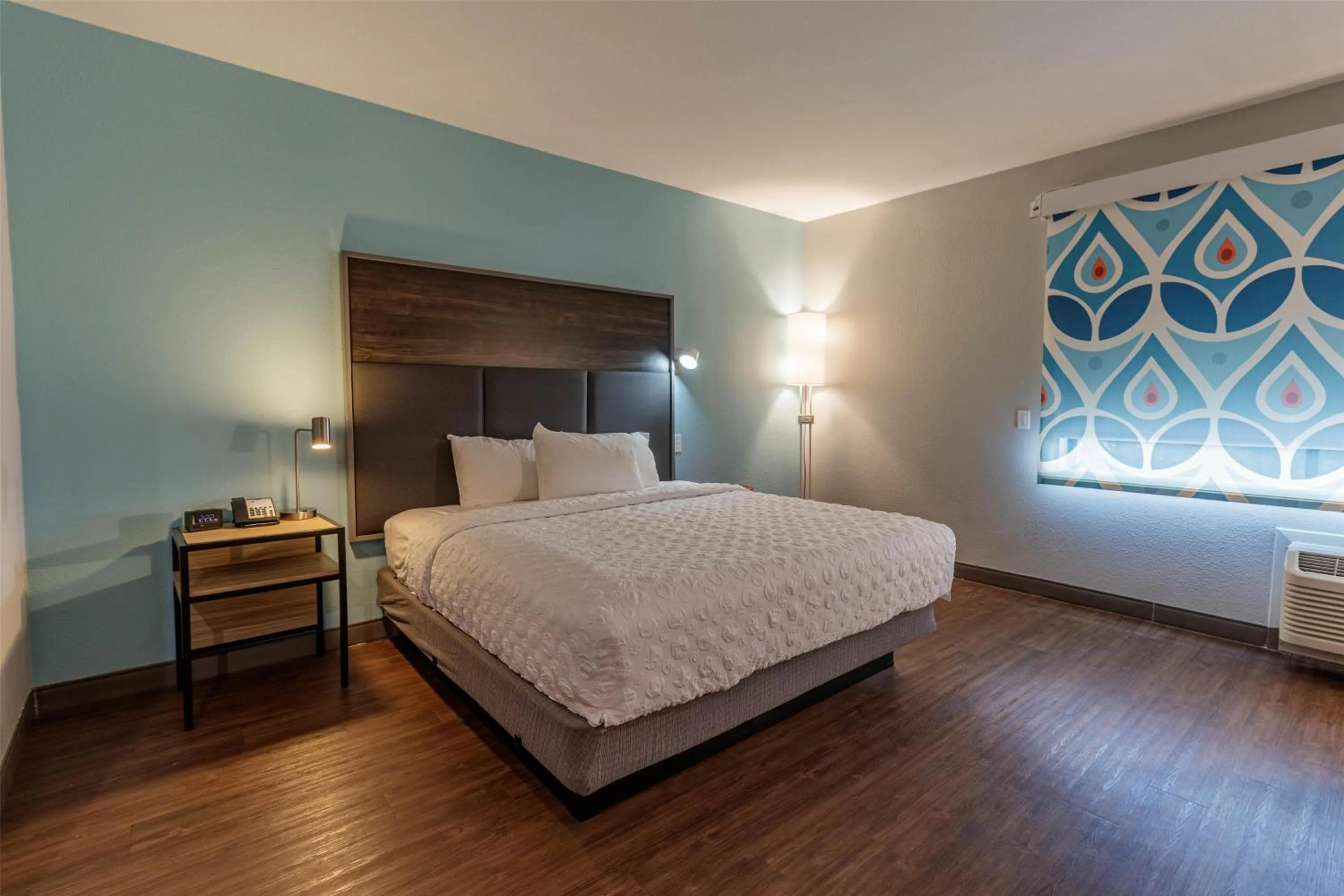 King Room with Walk-In Shower in Tru By Hilton Mckinney