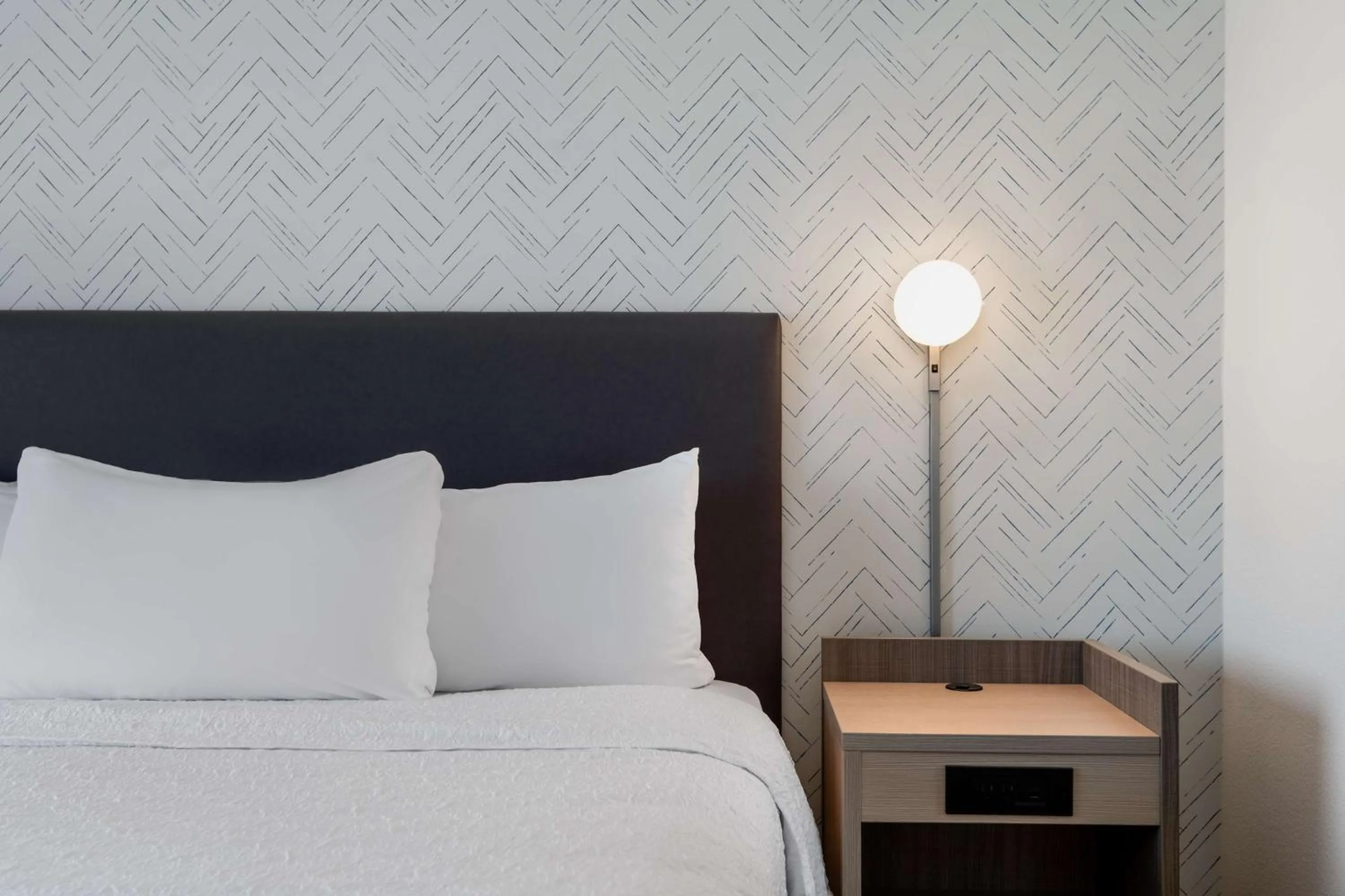 One-Bedroom King Suite - Hearing Access in Home2 Suites By Hilton Troy, Al