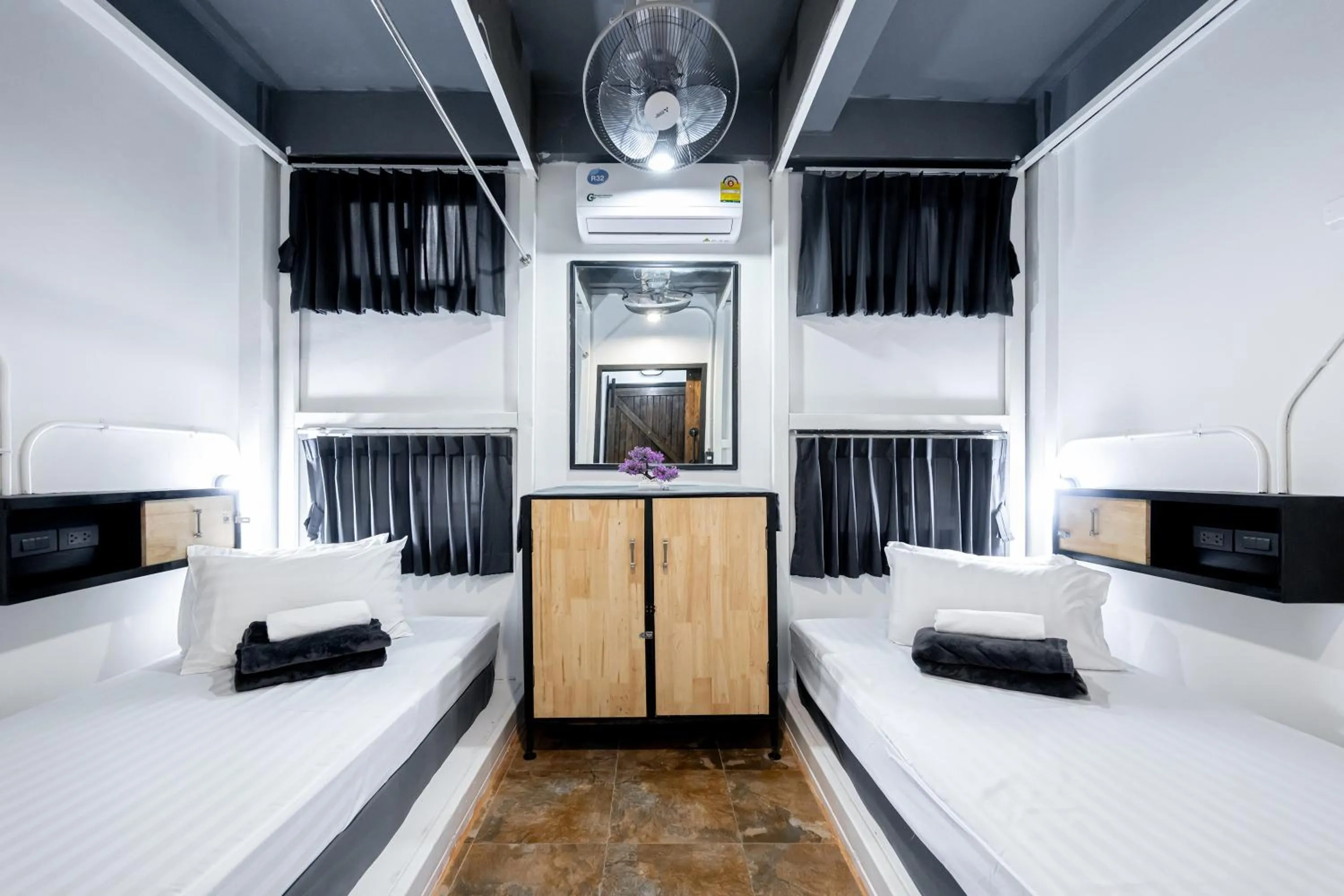 Twin Room in Vibes Hostel Bangkok