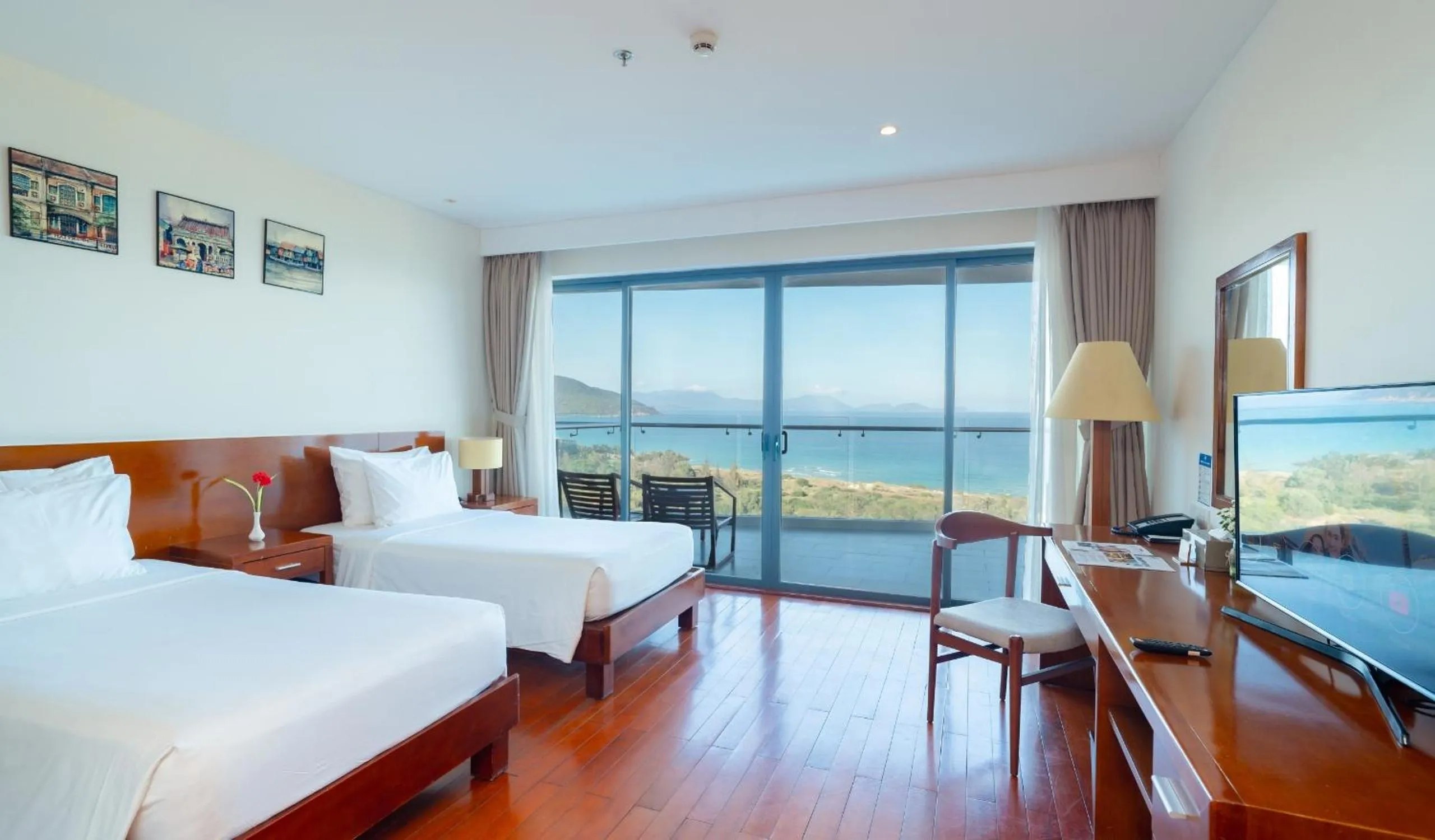 Deluxe Twin Ocean View with Bathtub in Cam Ranh Riviera Beach Resort & Spa