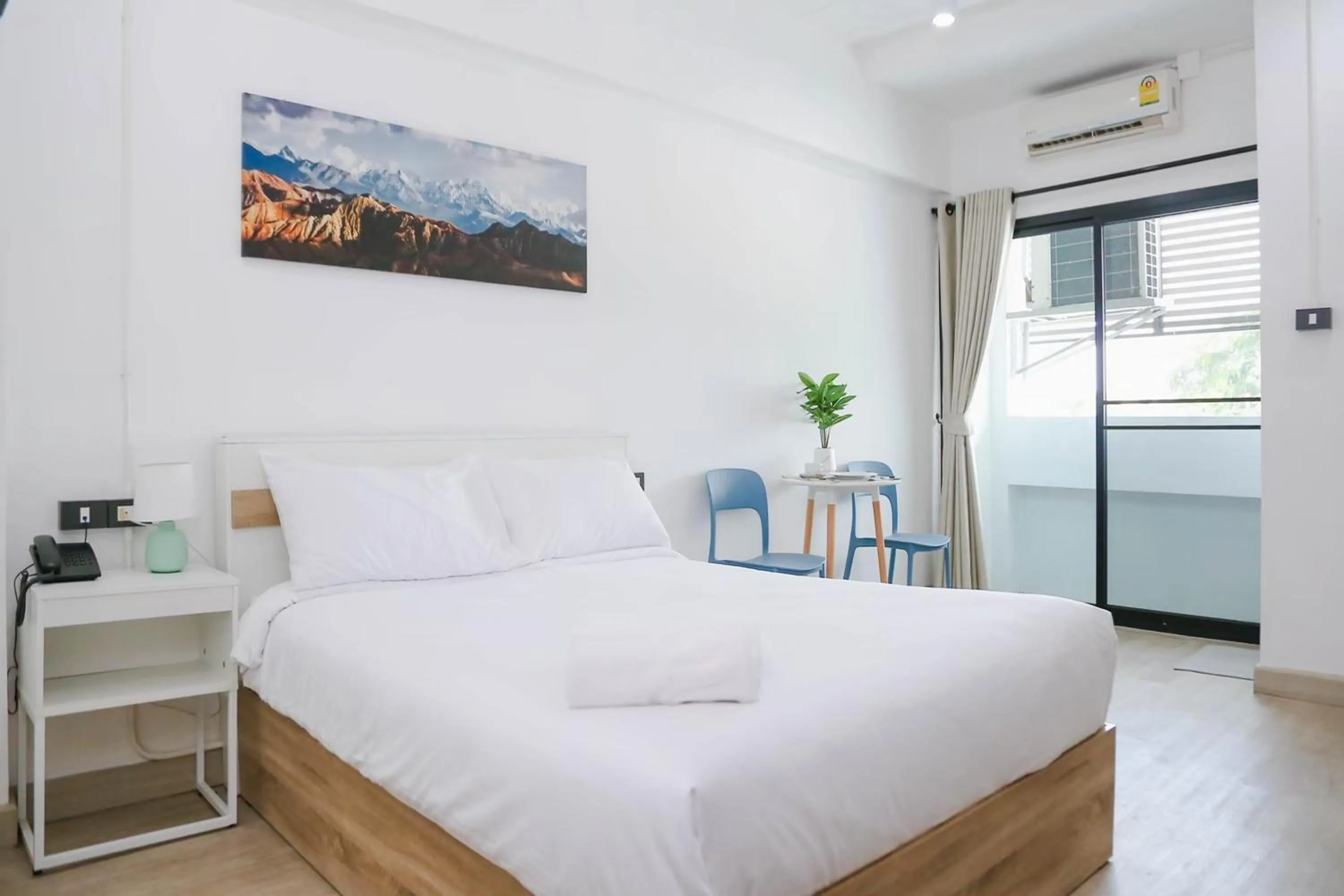 Standard Queen Room in Chana Bangkok Hotel