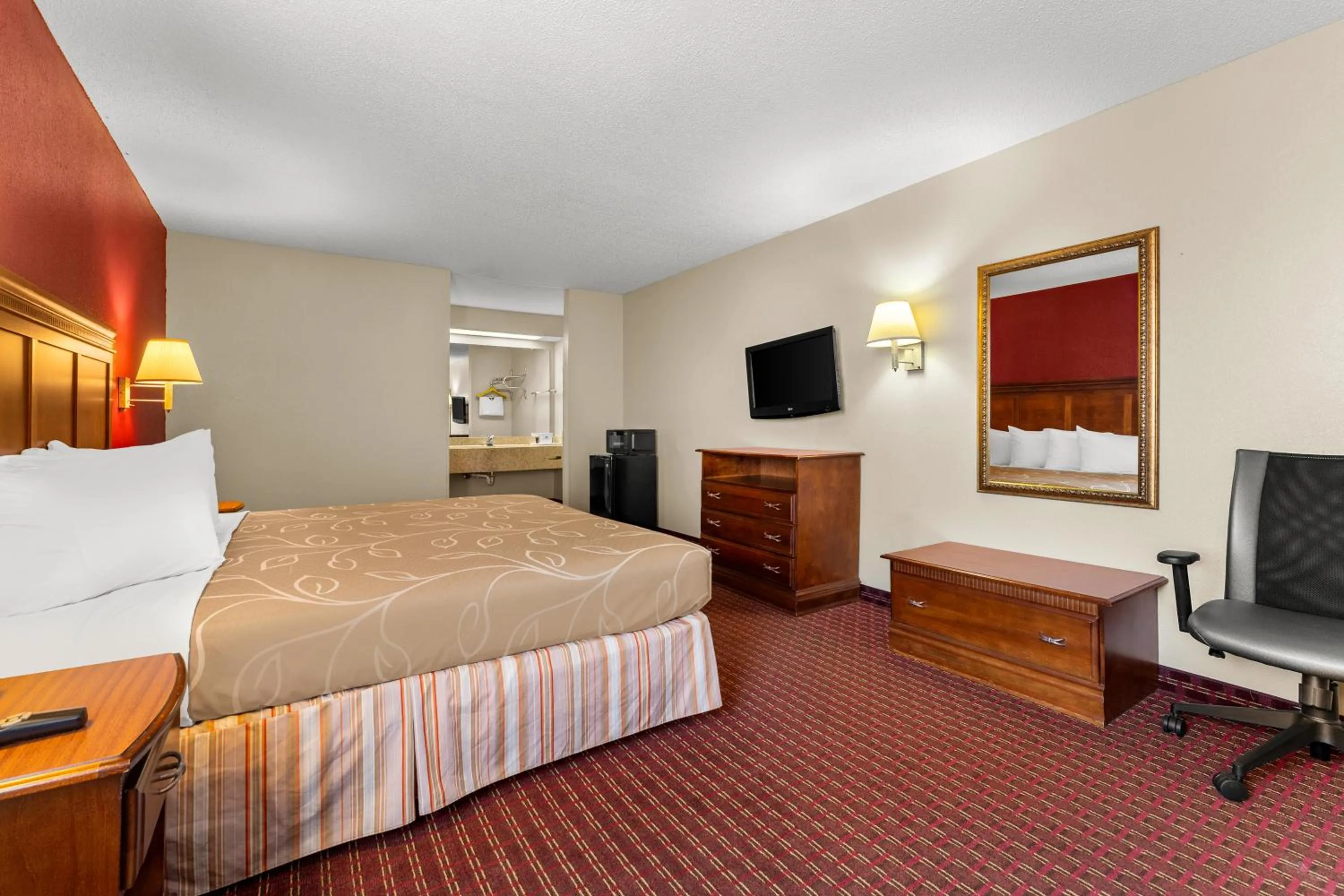 1 King Bed Smoking in Americas Best Value Inn-Montezuma