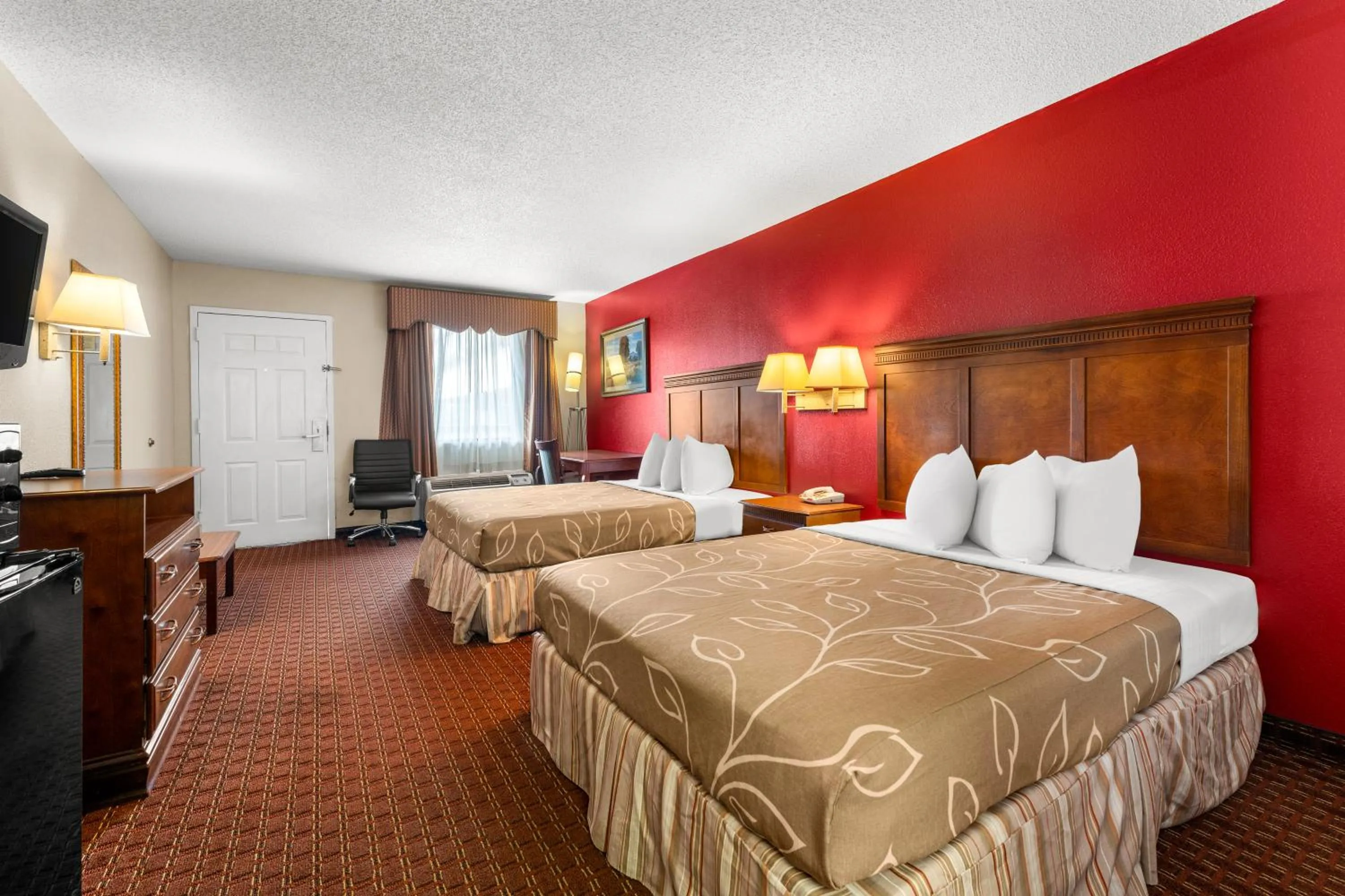 Queen Room with Two Queen Beds in Americas Best Value Inn-Montezuma