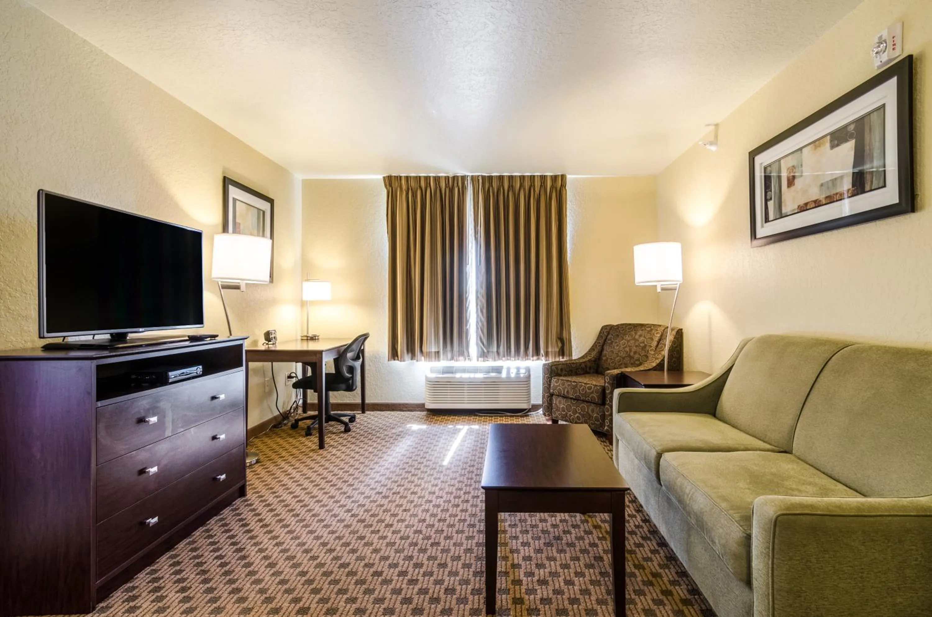 Quadruple Room in Cobblestone Inn & Suites Cambridge