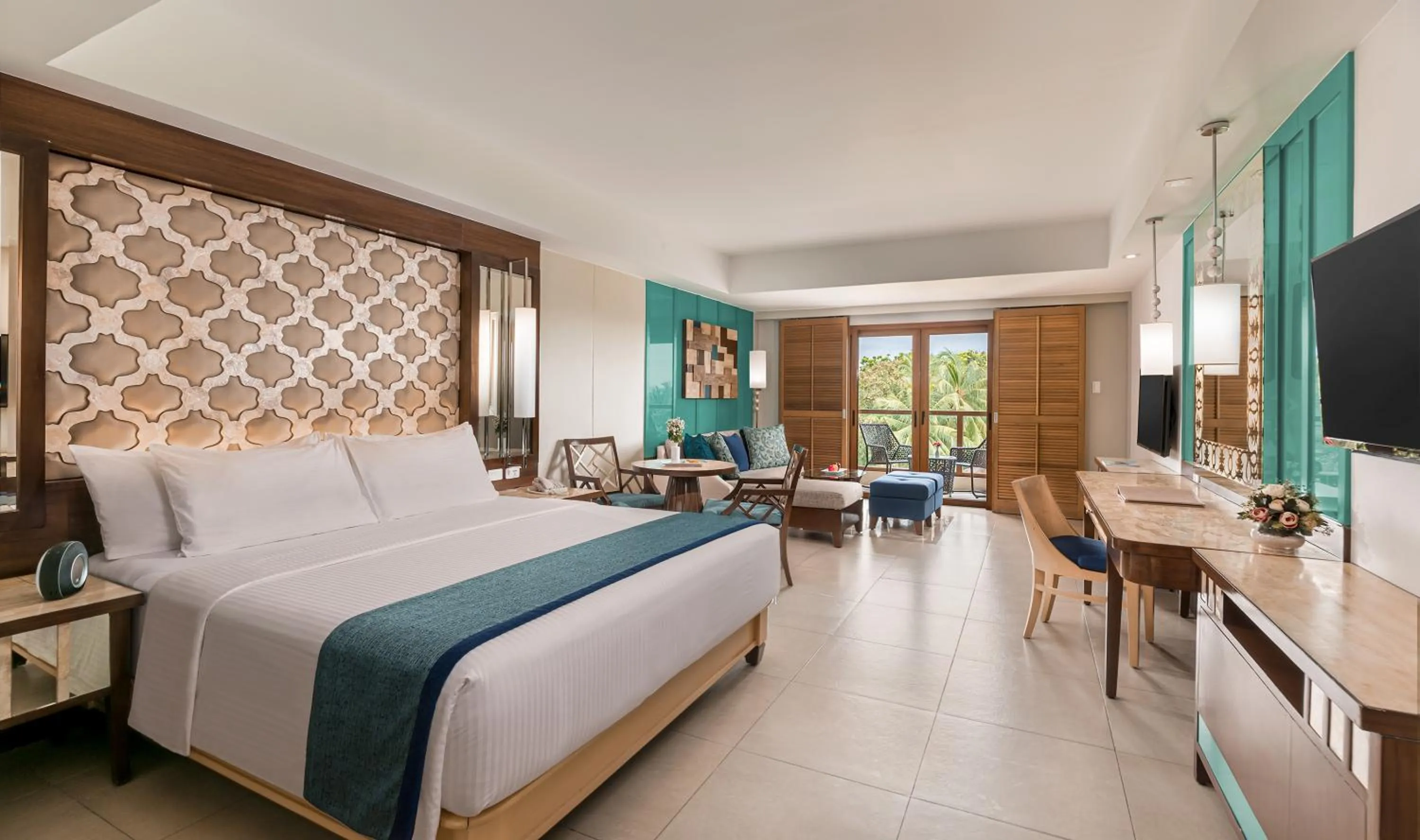 Junior Suite in Henann Resort Alona Beach