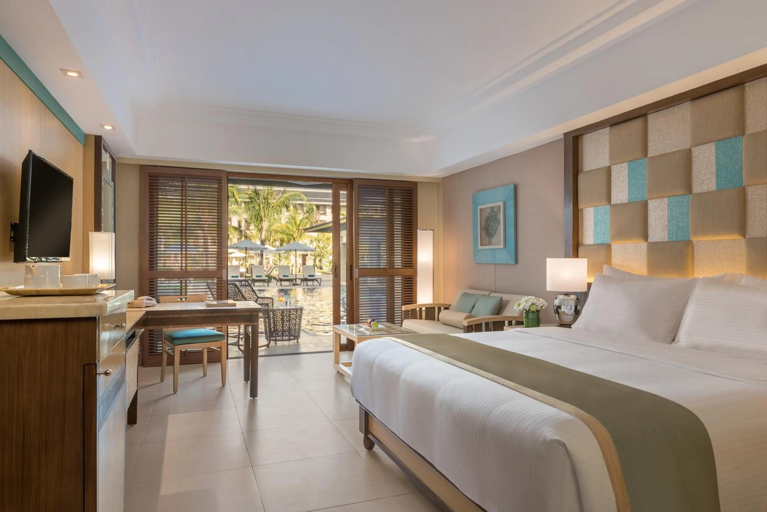 Premier Room with Pool Access in Henann Resort Alona Beach