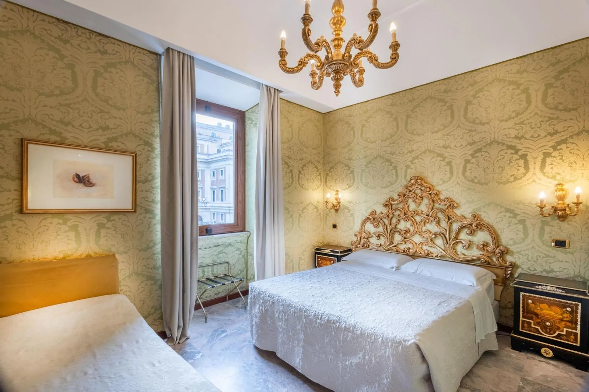 Triple Room in Hotel Des Epoques