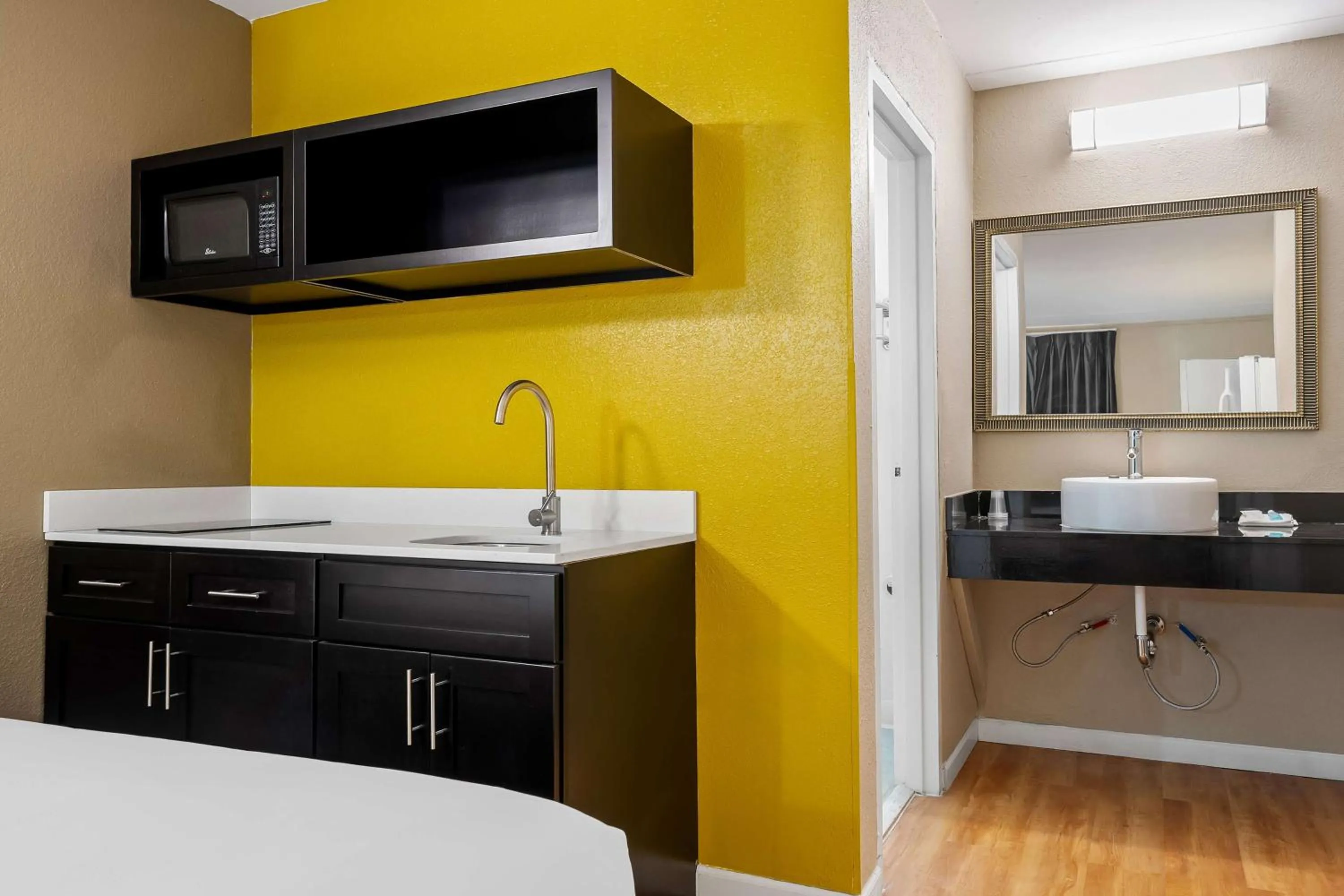 1 King Bed Non Smoking in Signature Inn Danville