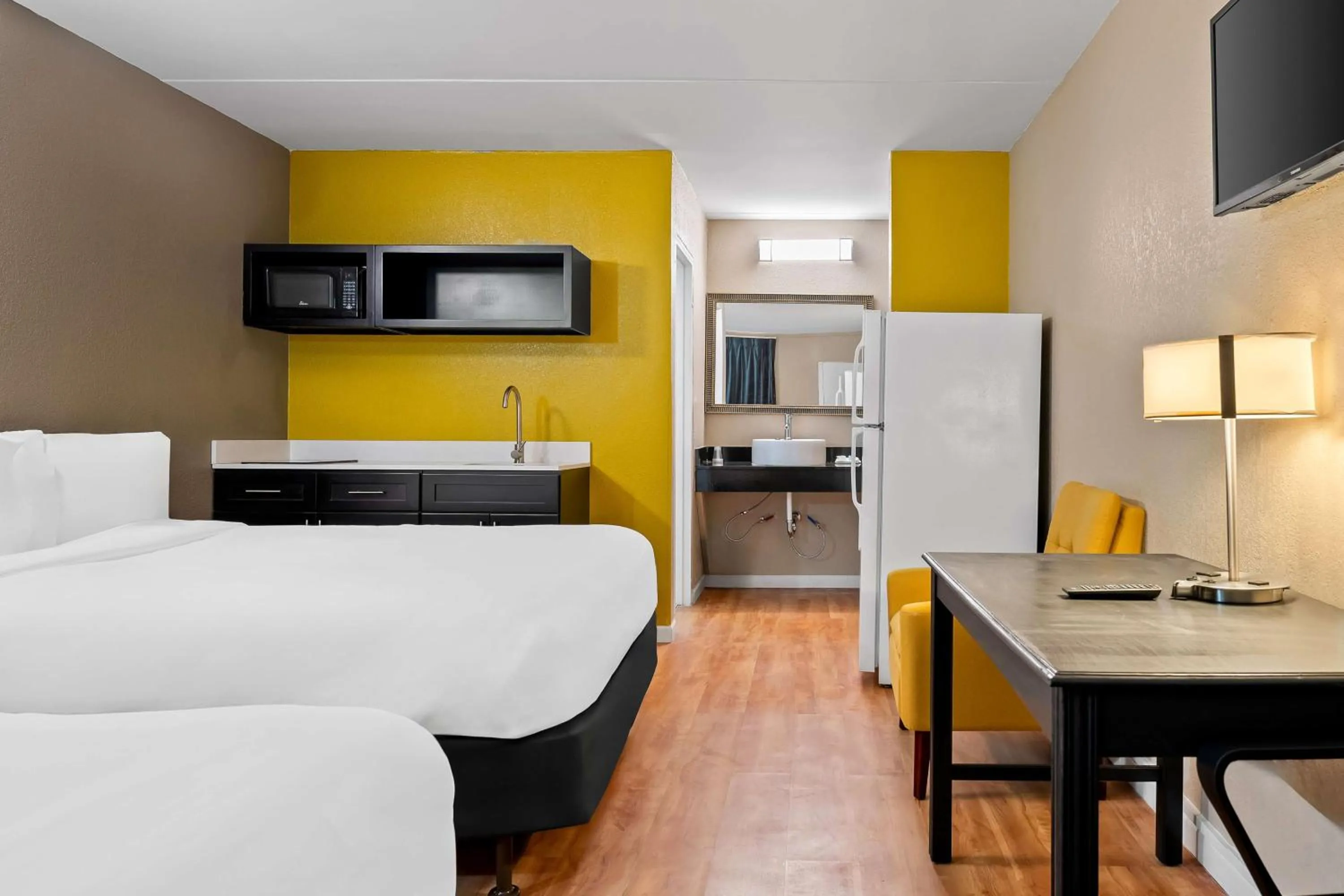  2 Double Beds with Walk in Shower Non Smoking in Signature Inn Danville