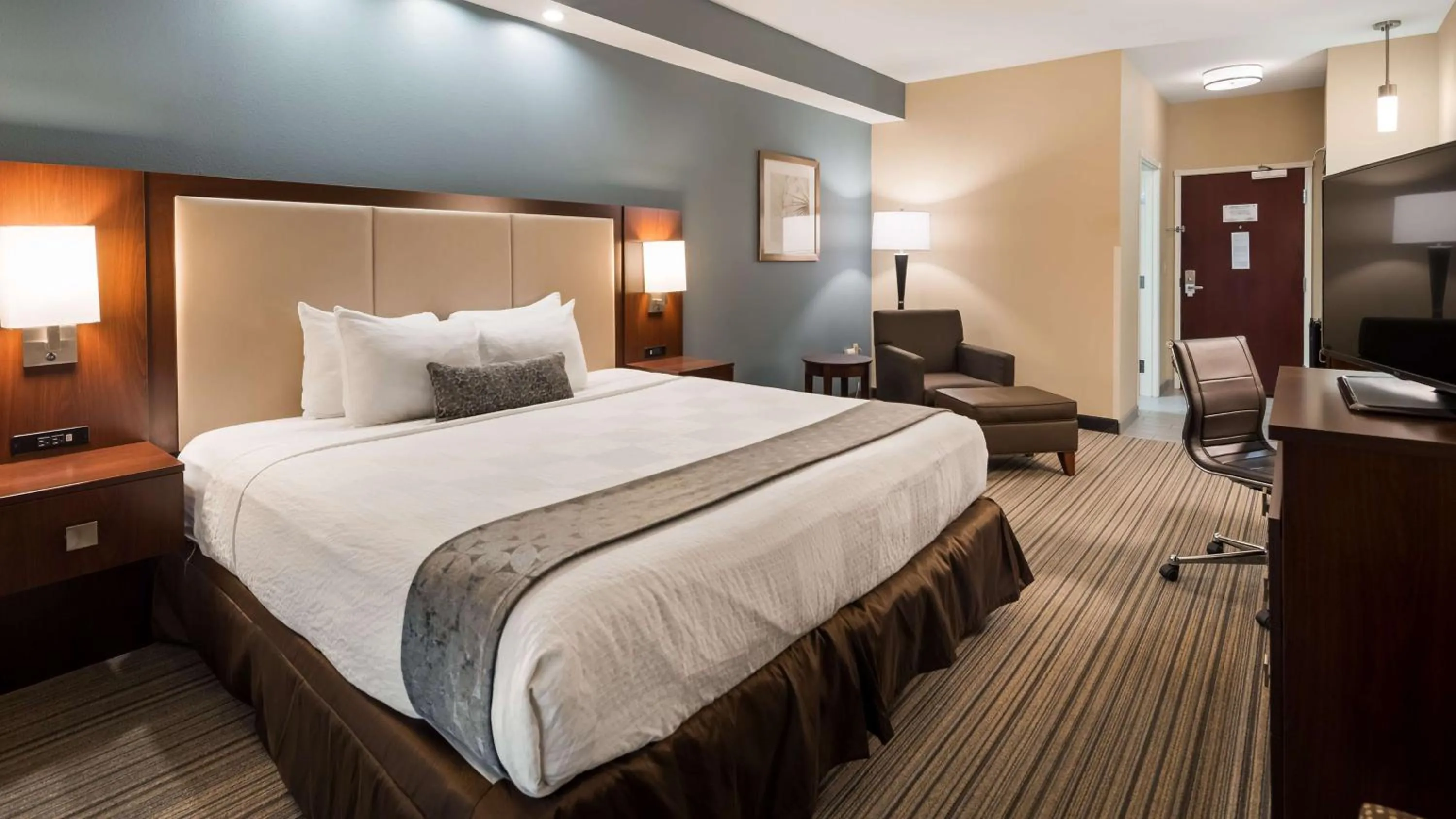 King Room - Non-Smoking in Best Western Plus Boardman Inn & Suites