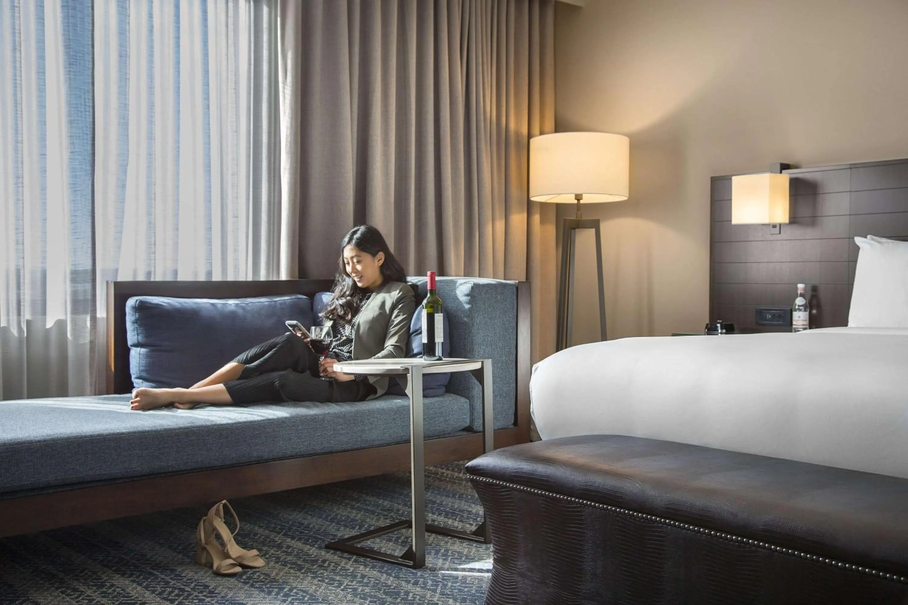 Preferred Corner King Room with Roll-In Shower - Mobility/Hearing Accessible  in Sonesta Bee Cave Austin Hill Country