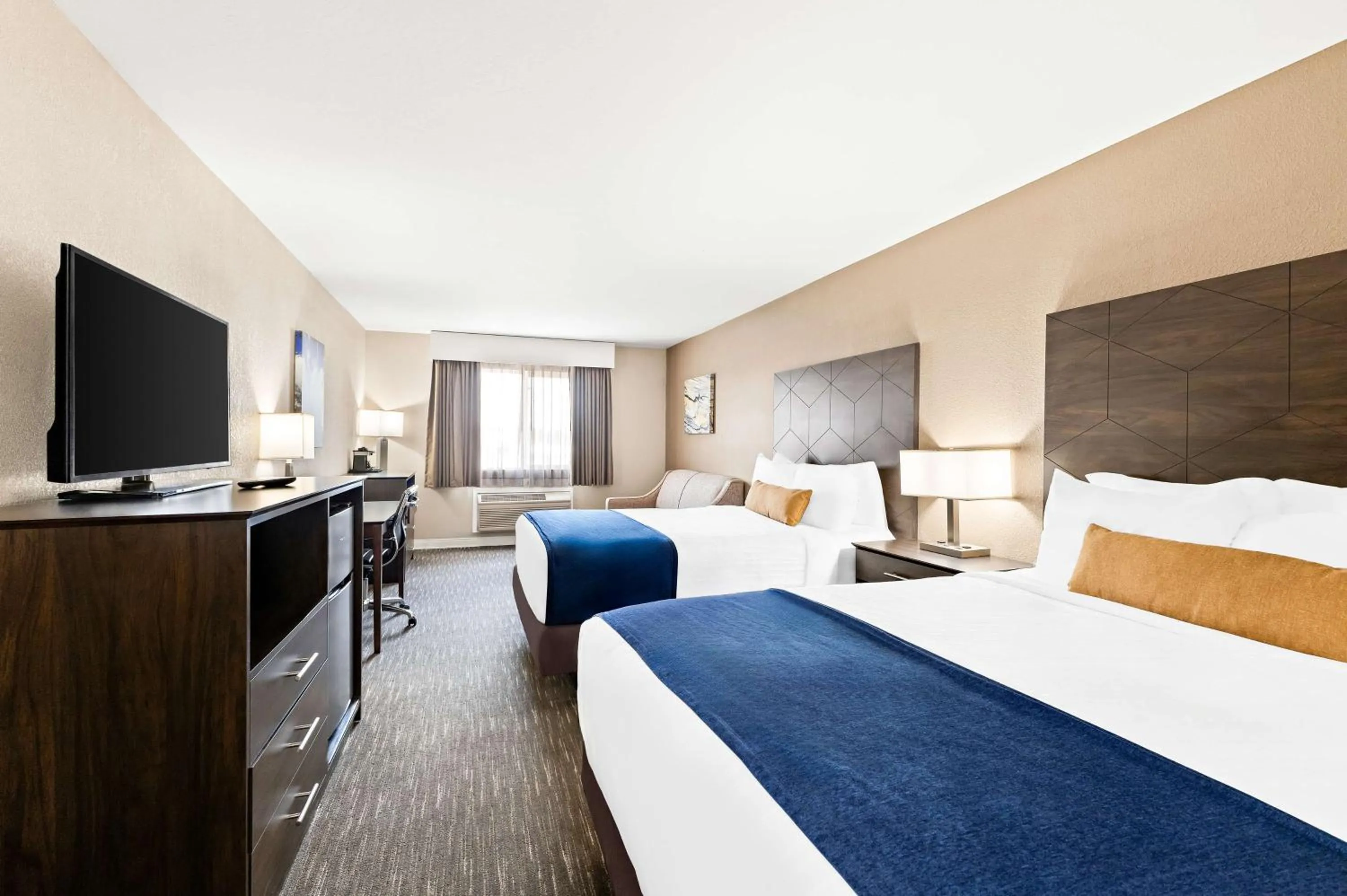 Family Queen Suite with Two Queen Beds and Sofa Bed - Non-Smoking in Best Western Snowflake Inn