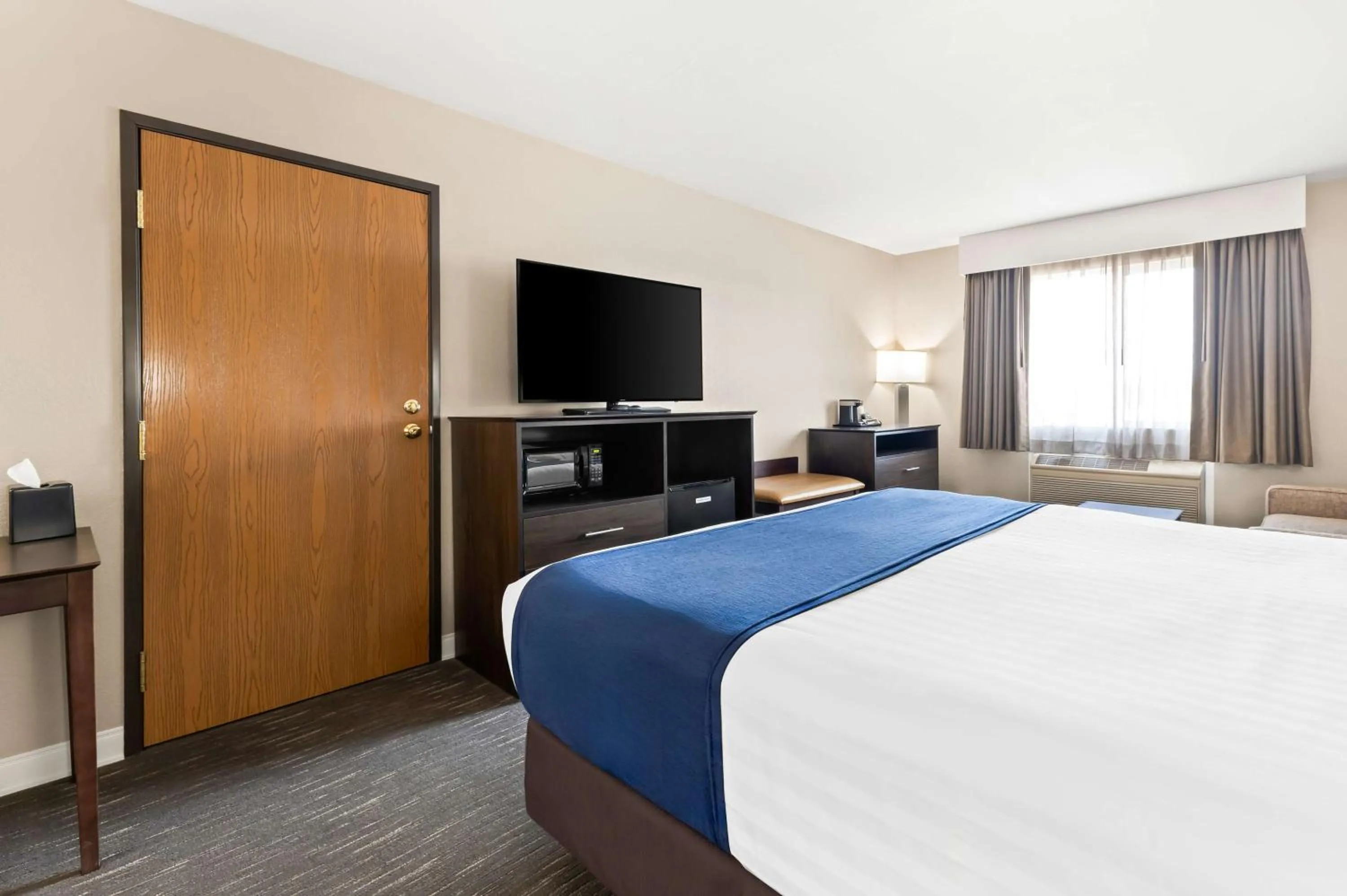 King Suite with Spa Bath and Sofa Bed in Best Western Snowflake Inn