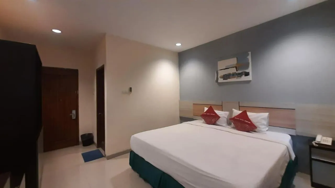 Deluxe Twin Room in Hotel Cepu Indah 2