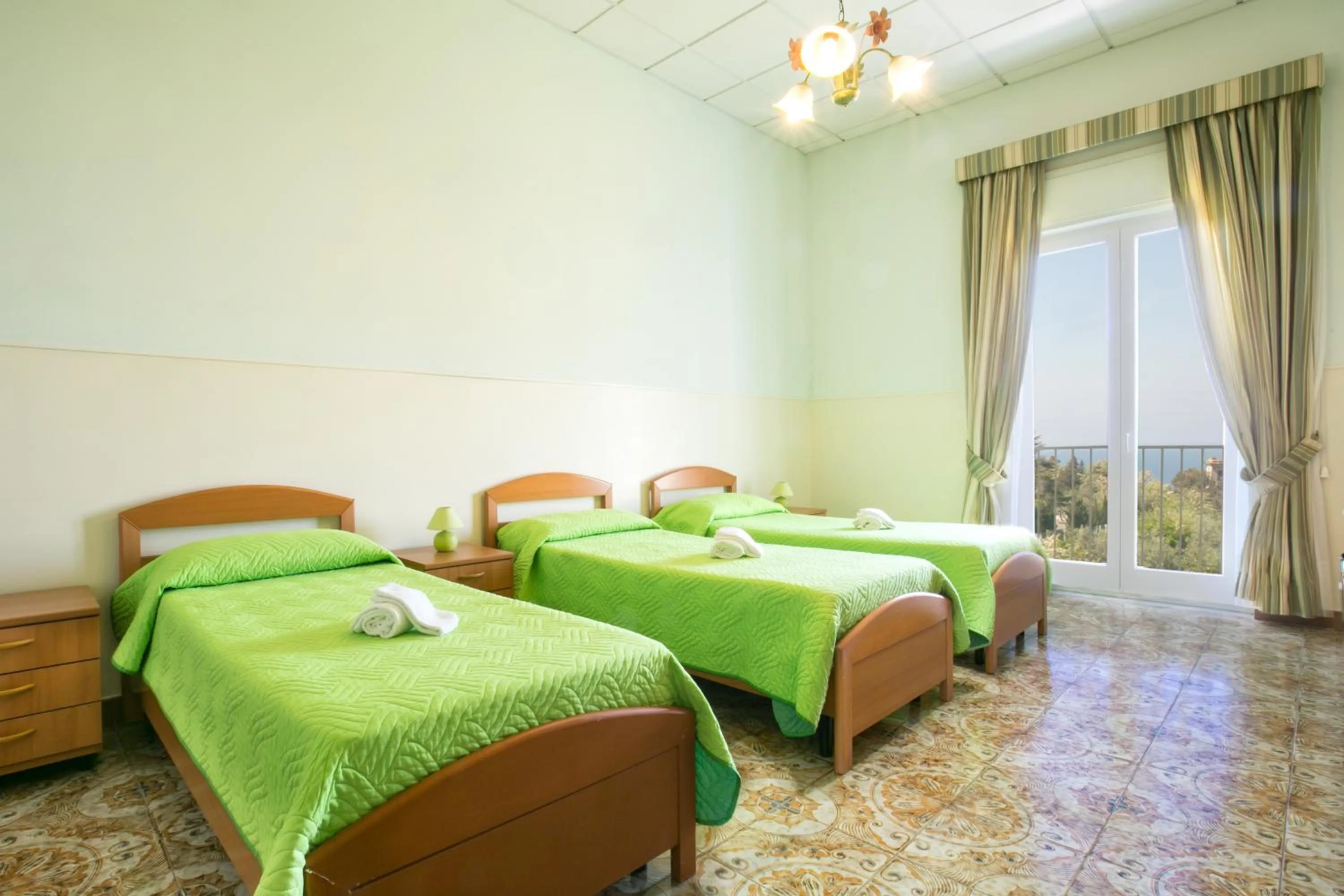 Triple Room with Sea View in Sisters Hotel