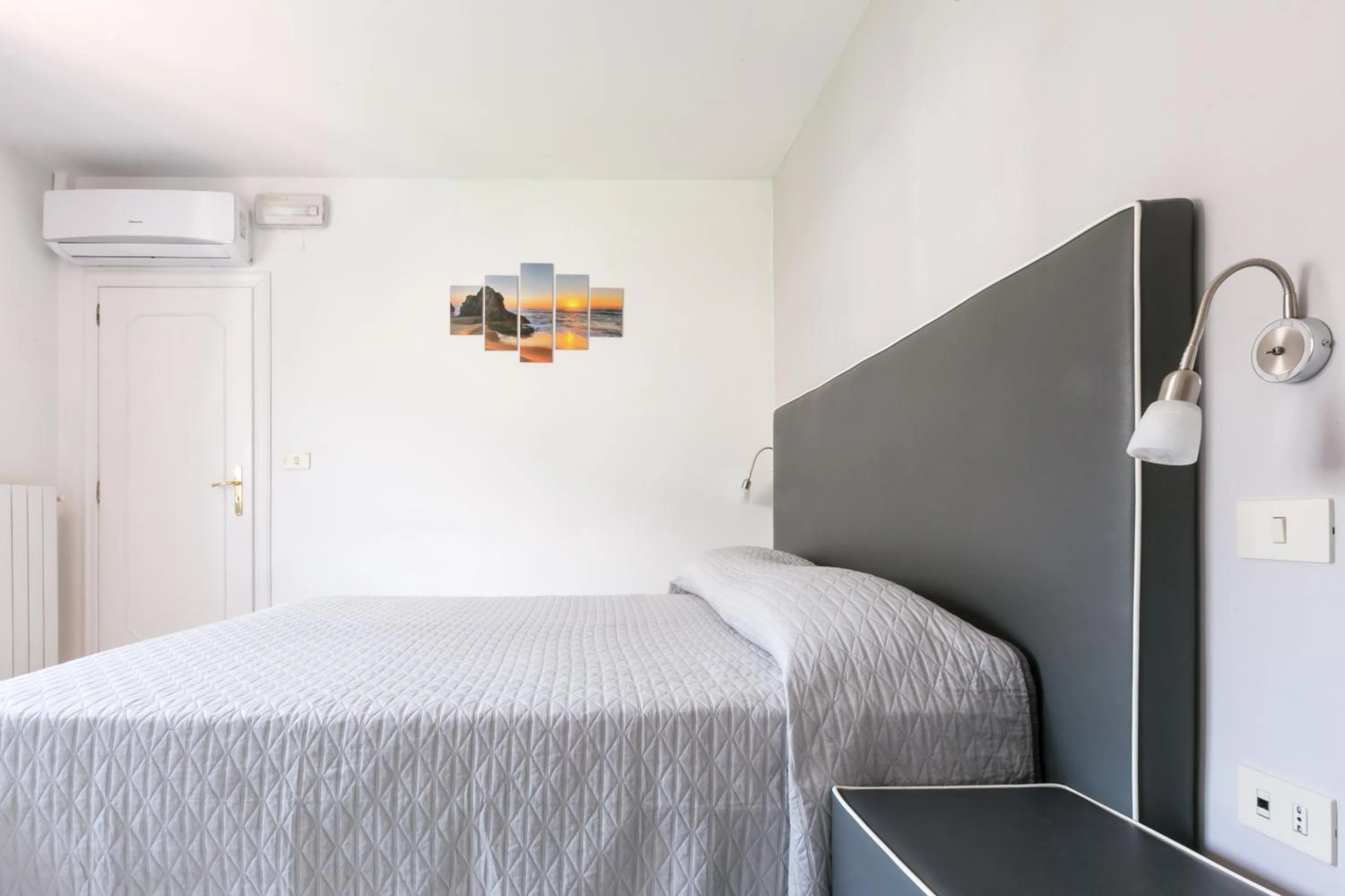 Single Room in Sisters Hotel